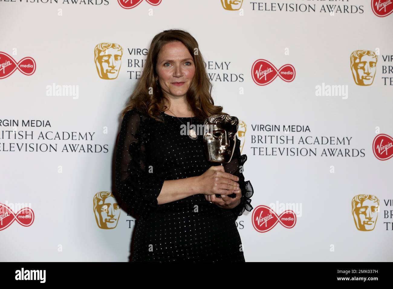 actress-jessica-hynes-poses-with-her-award-for-best-female-comedy