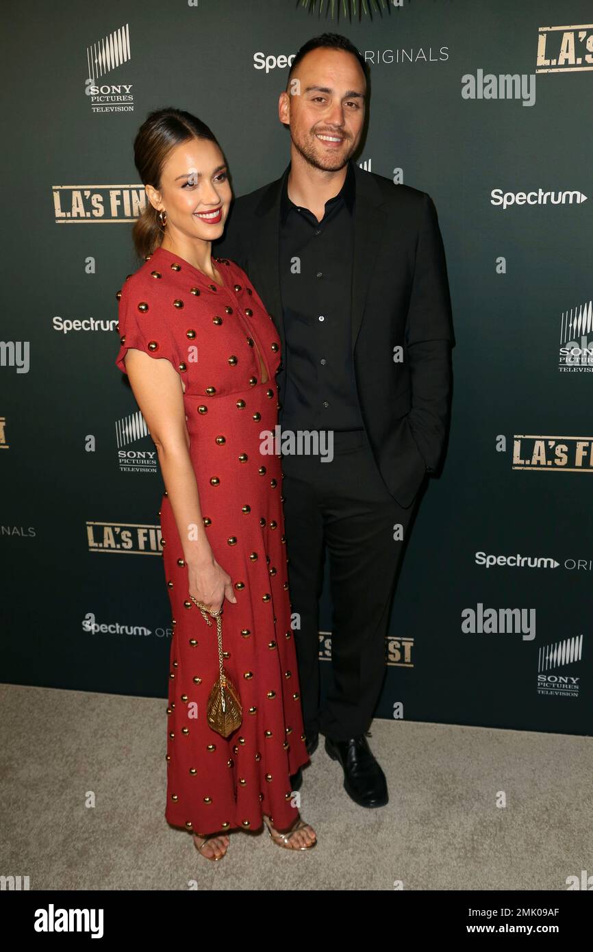 Beautiful Jessica And Josh Are Selling Entertainment Books Scene Digital Art Beautiful Jessica And Josh Are Selling Entertainment Books Scene Digital Art