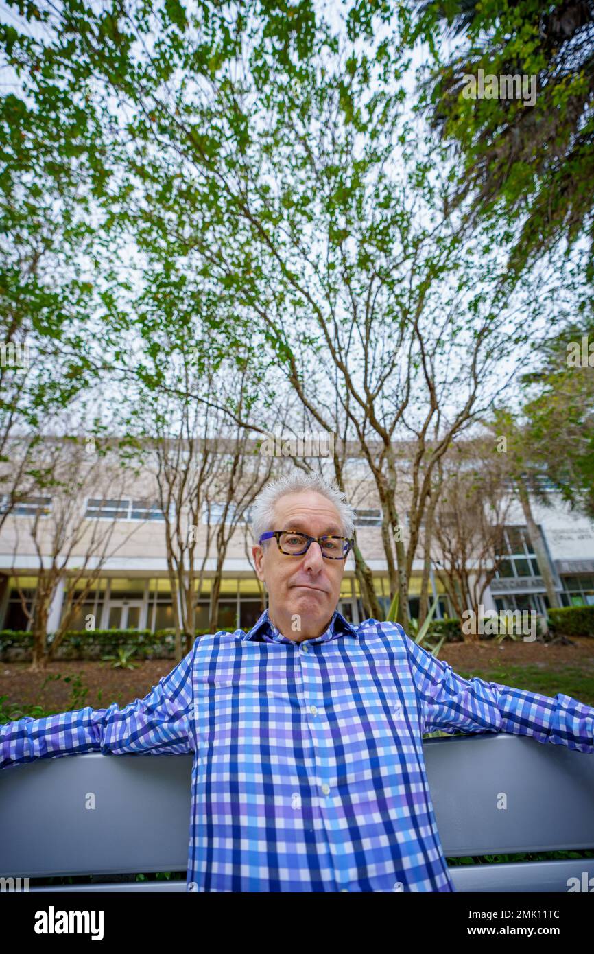 Happy senior old man sitting on a park bench Stock Photo - Alamy