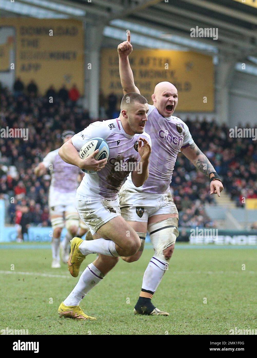 Northampton Saints Ollie Sleightholme runs in a try during the Gallagher Premiership match at the Mattioli Woods Welford Road Stadium, Leicester. Picture date: Saturday January 28, 2023. Stock Photo