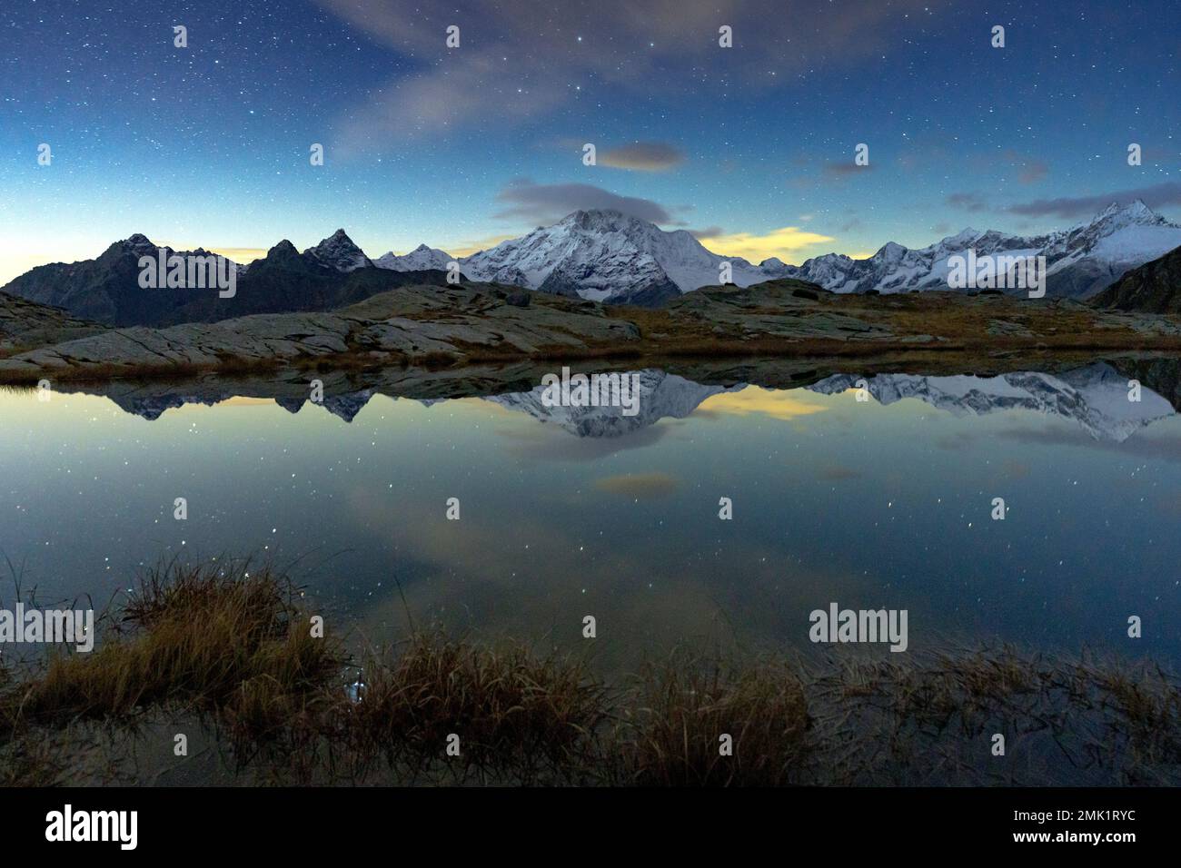 Starry sky reflection water hi-res stock photography and images - Alamy