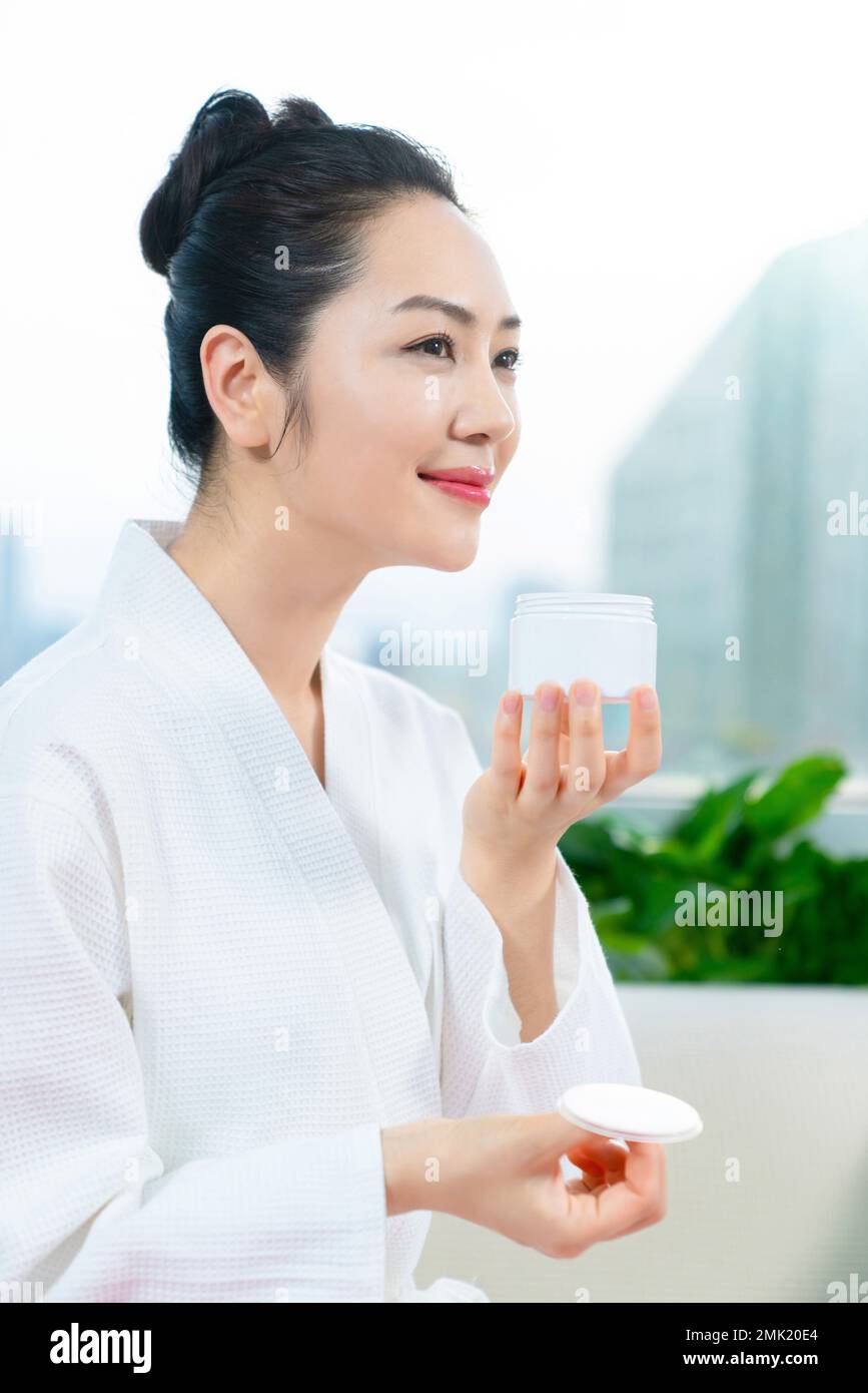 Woman skin care hi-res stock photography and images - Alamy