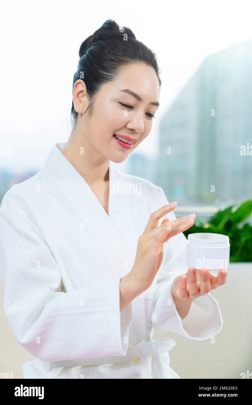 Woman skin care hi-res stock photography and images - Alamy