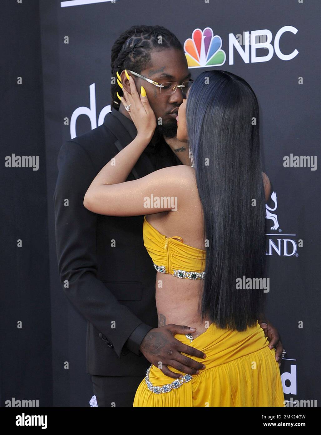 Yellow Dress Tampon Cardi B 2019 Billboard Awards Red Carpet Offset, Left, And Cardi B Kiss As They Arrive At The Billboard Music Awards On Wednesday, May 1, 2019, At The MGM Grand Garden Arena In Las ... Yellow Dress Tampon Cardi B 2019 Billboard Awards Red Carpet Offset, Left, And Cardi B Kiss As They Arrive At The Billboard Music Awards On Wednesday, May 1, 2019, At The MGM Grand Garden Arena In Las ...