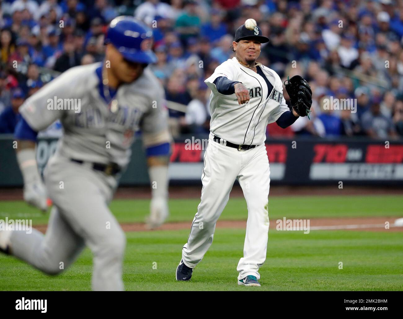 Felix Hernandez returns to throw out first pitch before Mariners' home  playoff game in Seattle