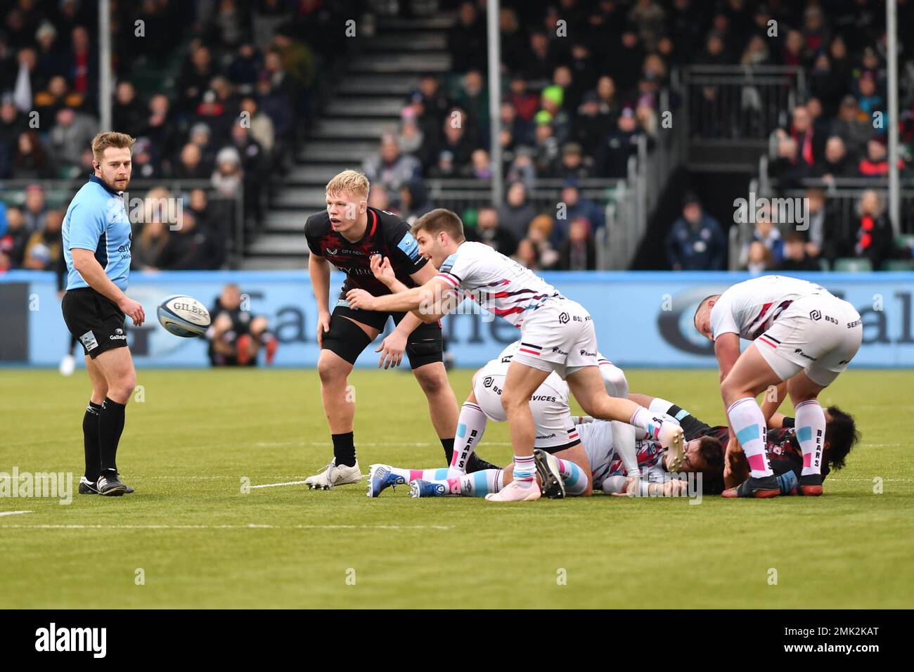 London, UK. 28th Jan, 2023. Harry Randall of Bristol Bears passes the