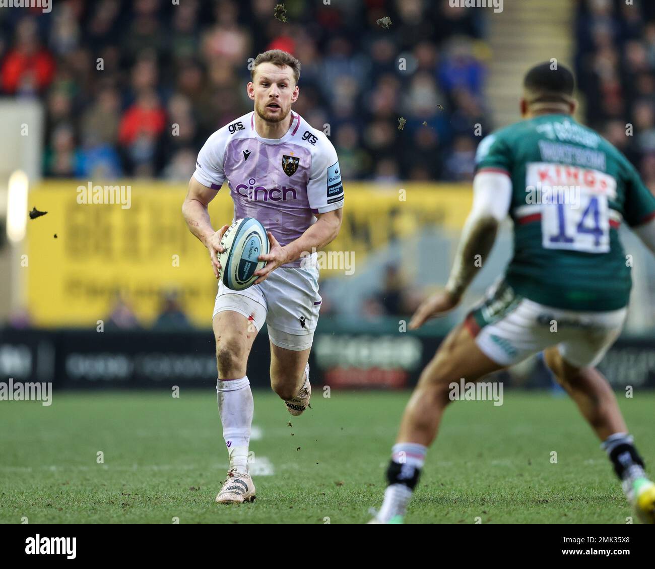 Rory Hutchinson of Northampton Saints runs with the ball, confronted by Anthony Watson of Leicester Tigers during the Gallagher Premiership match Leicester Tigers vs Northampton Saints at Mattioli Woods Welford Road, Leicester, United Kingdom, 28th January 2023  (Photo by Nick Browning/News Images) Stock Photo