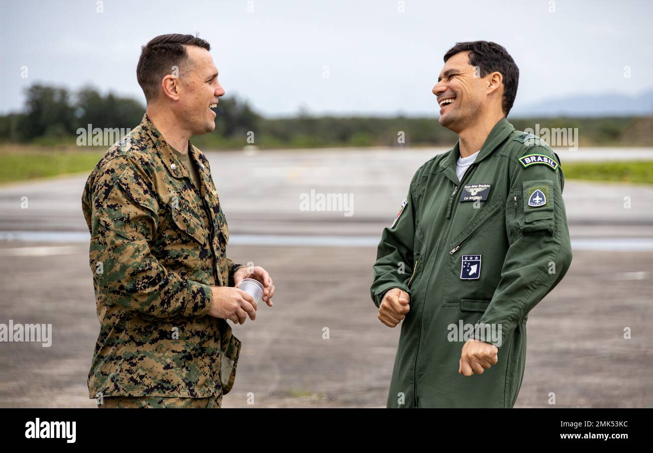 U.S. Marine Corps Lt. Col. William C. Woodward, left, commander of Marine Light Attack Helicopter Squadron (HMLA) 773, Marine Forces Reserve, and Capitao de mar e guerra Marcos de Oliveria Macedo (Colonel Brazilian Marine Corps), operations group commander at Santa Cruz Air Force Base, exchange past flight experiences during exercise UNITAS LXIII at Santa Cruz Air Force Base, Rio de Janeiro, Sept. 5, 2022. UNITAS is the world’s longest-running annual multinational maritime exercise that focuses on enhancing interoperability among multiple nations and joint forces during littoral and amphibious Stock Photo
