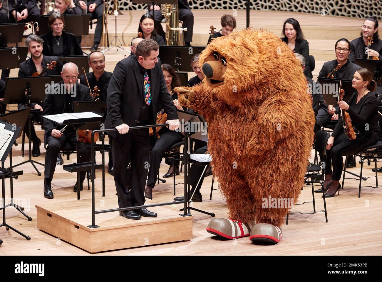 Hamburg, Germany. 28th Jan, 2023. David Claessen, conductor, and Samson