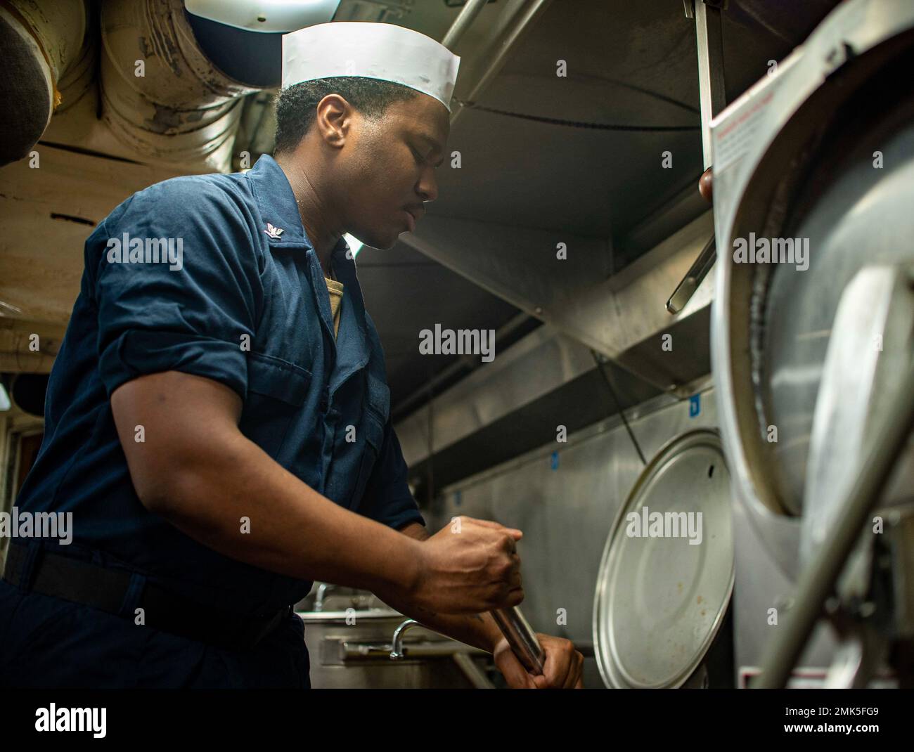 220906NJR3181022 ATLANTIC OCEAN (Sep. 6, 2022) Culinary Specialist