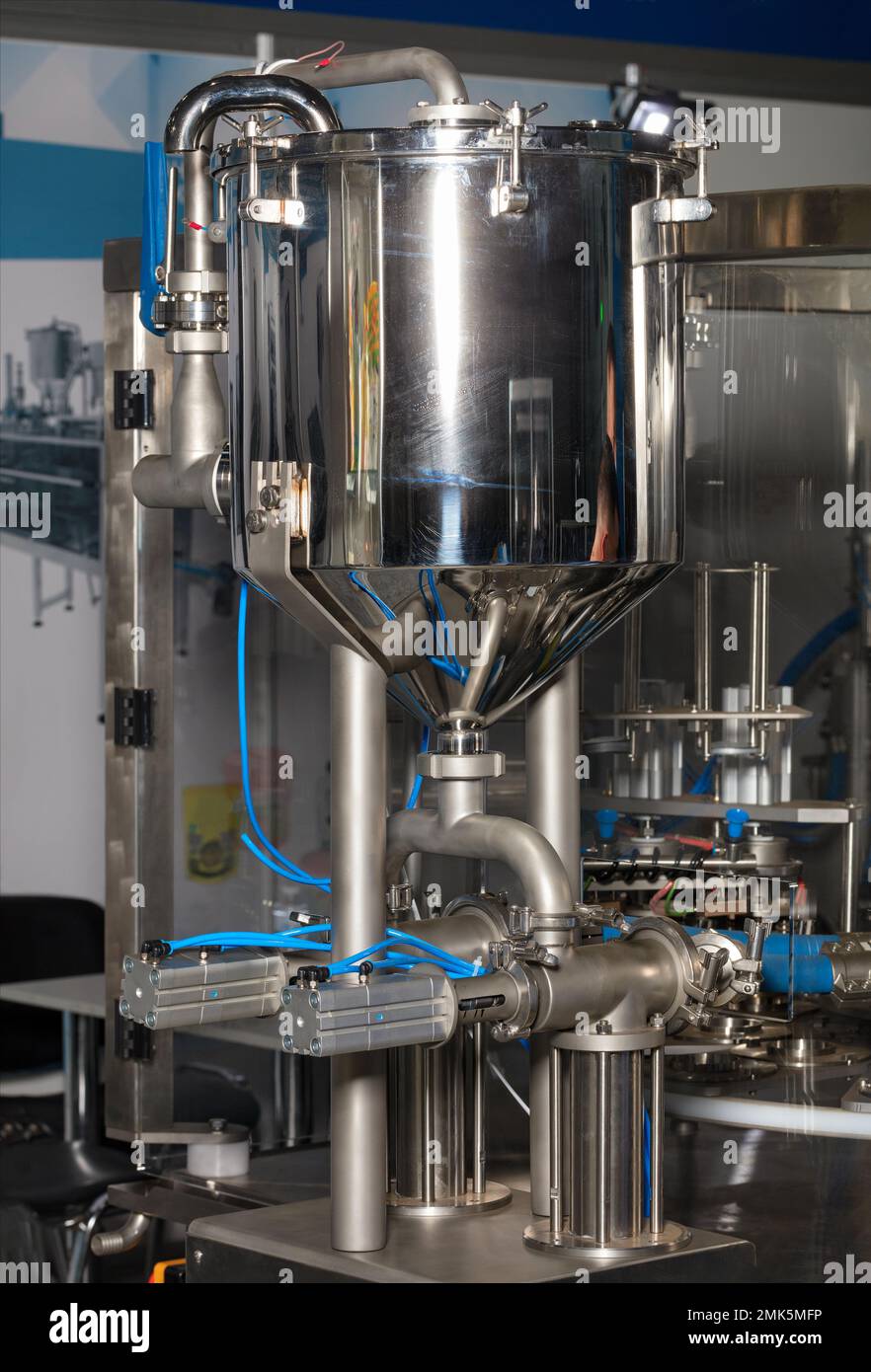 Stainless steel filter tank in the food industry for the production of