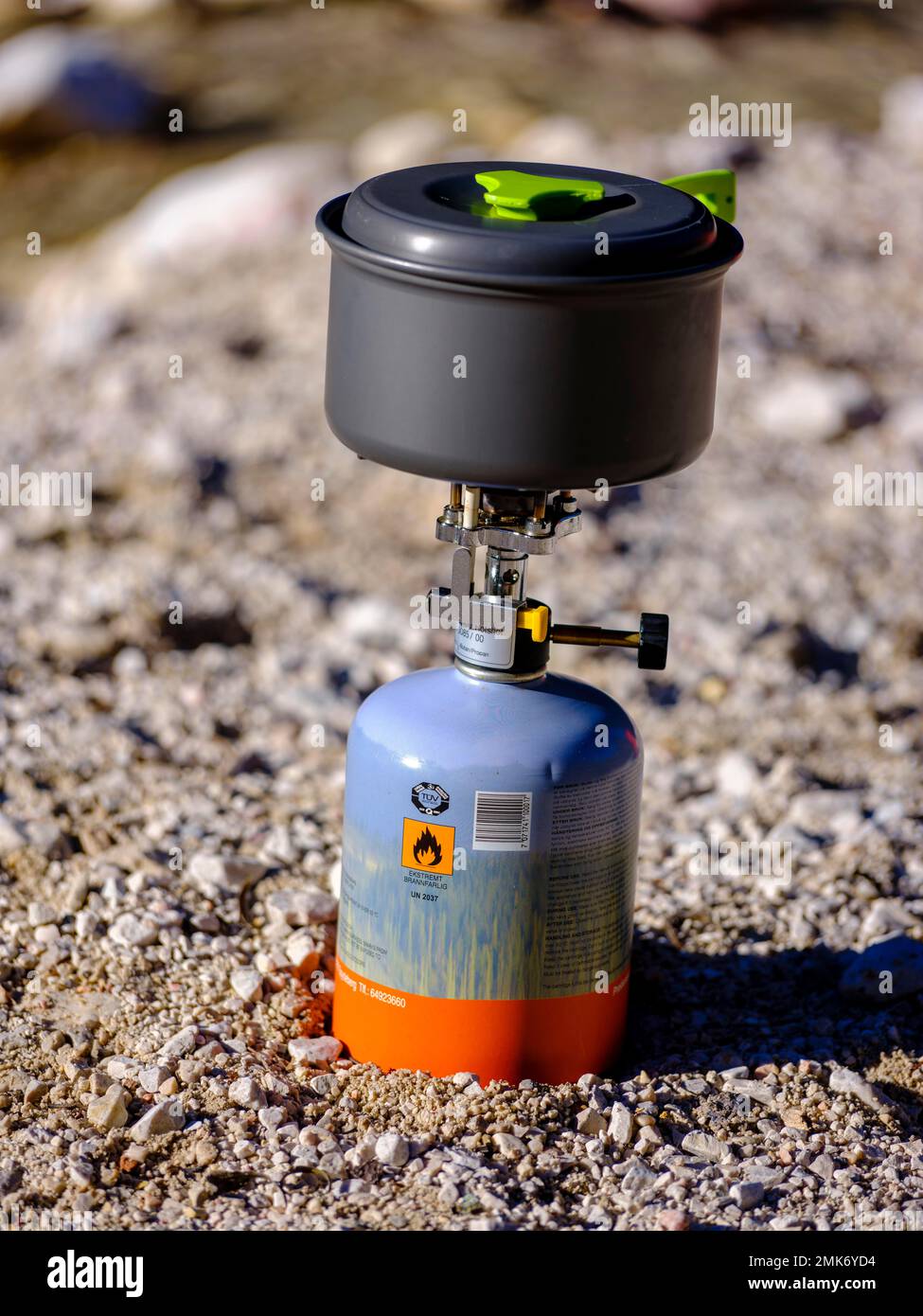 Camping Gas estufa con gas butano canister Fotografía de stock - Alamy