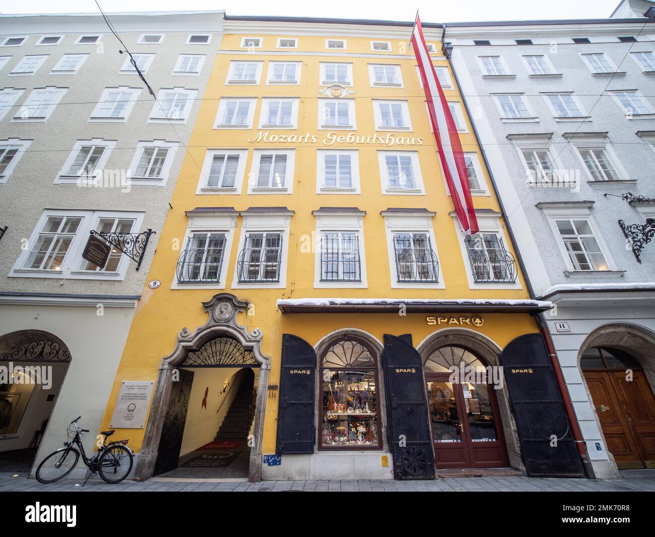 Yellow facade, Wolfgang Amadeus Mozart's birthplace in Getreidegasse ...