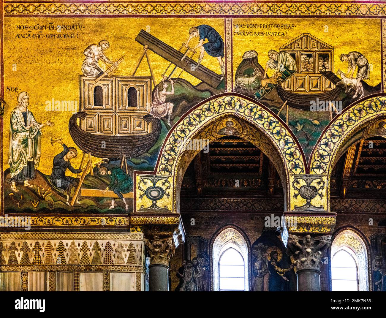 Noahs Ark, Byzantine gold-ground mosaics, Monreale Cathedral, Santa Maria Nuova, Sicily, Monreale, Sicily, Italy Stock Photo