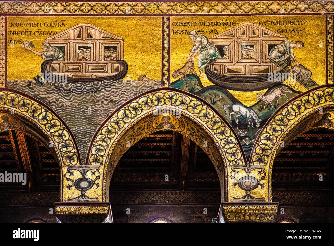 Noahs Ark, Byzantine gold-ground mosaics, Monreale Cathedral, Santa Maria Nuova, Sicily, Monreale, Sicily, Italy Stock Photo