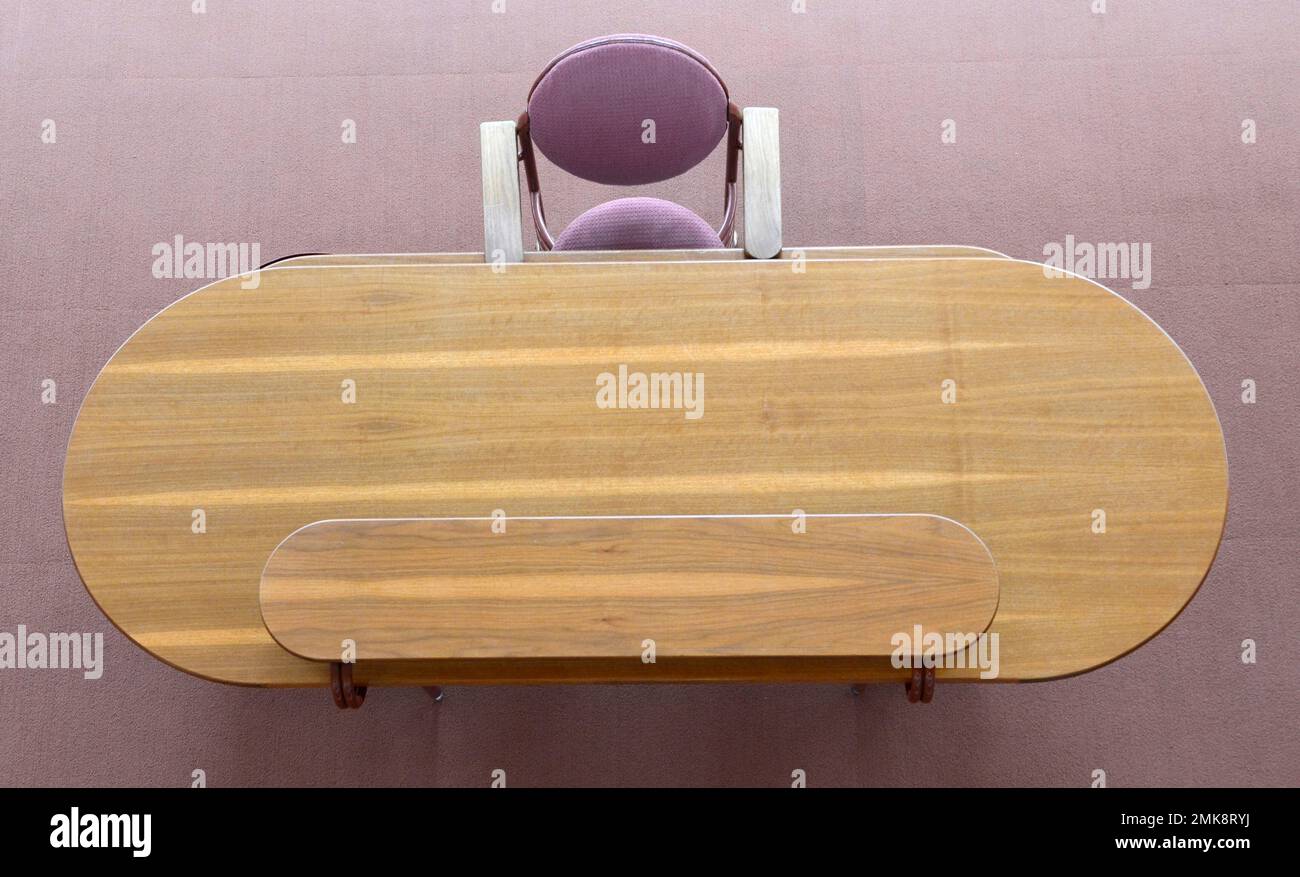 Rare Johnson Wax 1 Desk and 2 Chair by Frank Lloyd Wright for Cassina at  1stDibs | frank lloyd wright desk, frank lloyd wright johnson wax chair, frank  lloyd wright office chair, image size:1300x877