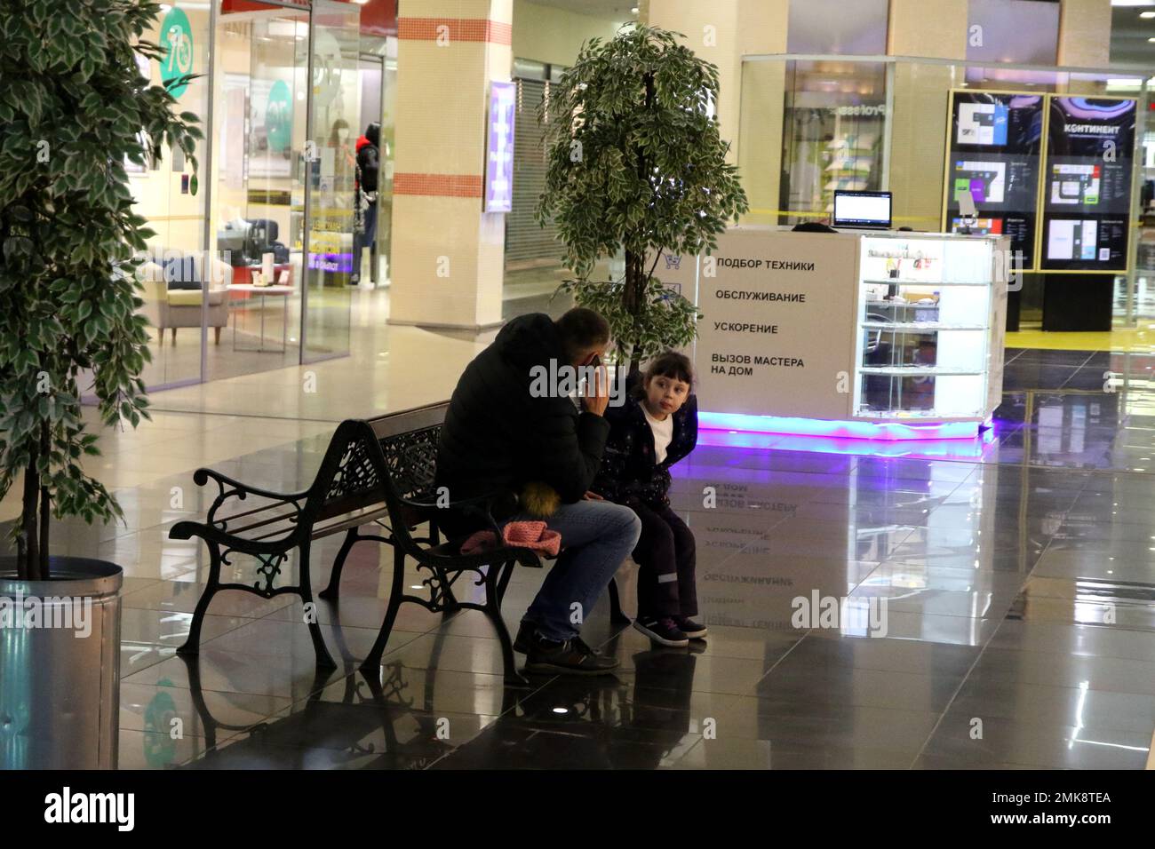 Shopping complex escalator hi-res stock photography and images - Page 3 -  Alamy