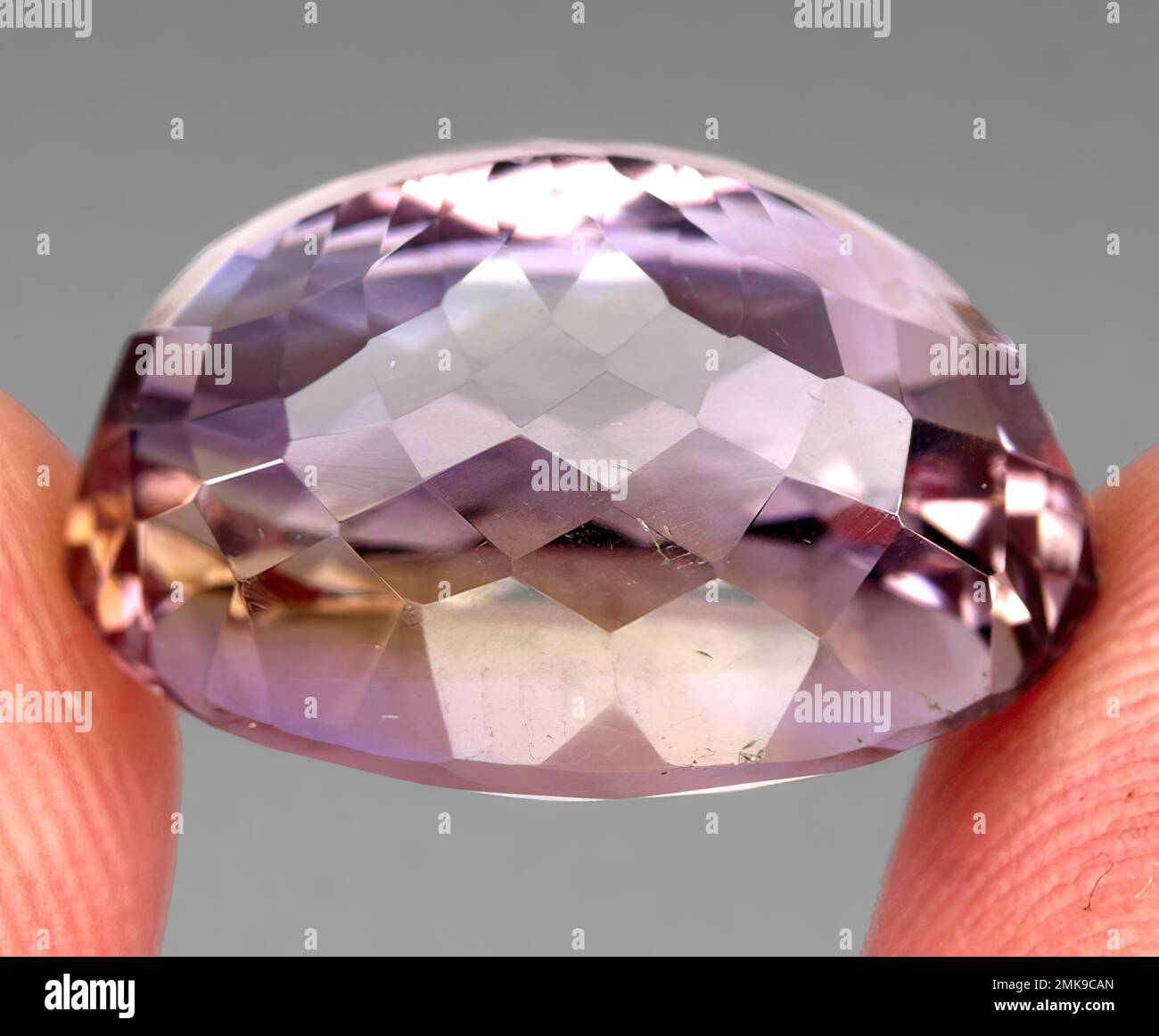 Ametrine Bicolore Briolette Percée - 22.50 Carats, Naturelle, Non Traitée, Neuve Avec étiquette