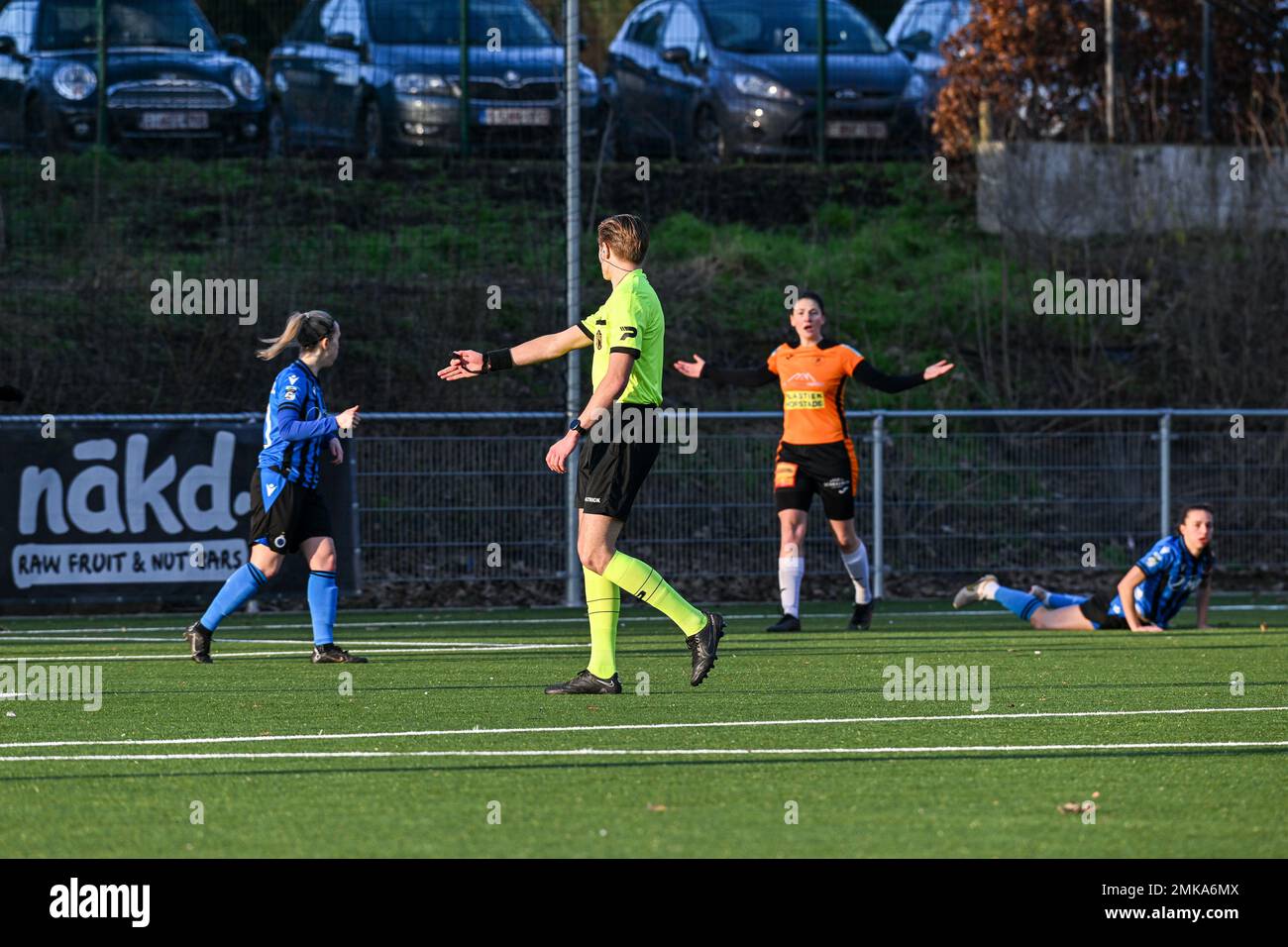 Aalter, Belgium. . 28th Jan, 2023. referee Dunken Van De Velde gives a penalty for Club YLA pictured during a female soccer game between Club Brugge Dames YLA and Eendracht Aalst on the 18 th matchday of the 2022 - 2023 season of the Belgian Lotto Womens Super League ,  on  Saturday 28 January 2023  in Aalter , BELGIUM . PHOTO SPORTPIX | Stijn Audooren Credit: David Catry/Alamy Live News Stock Photo