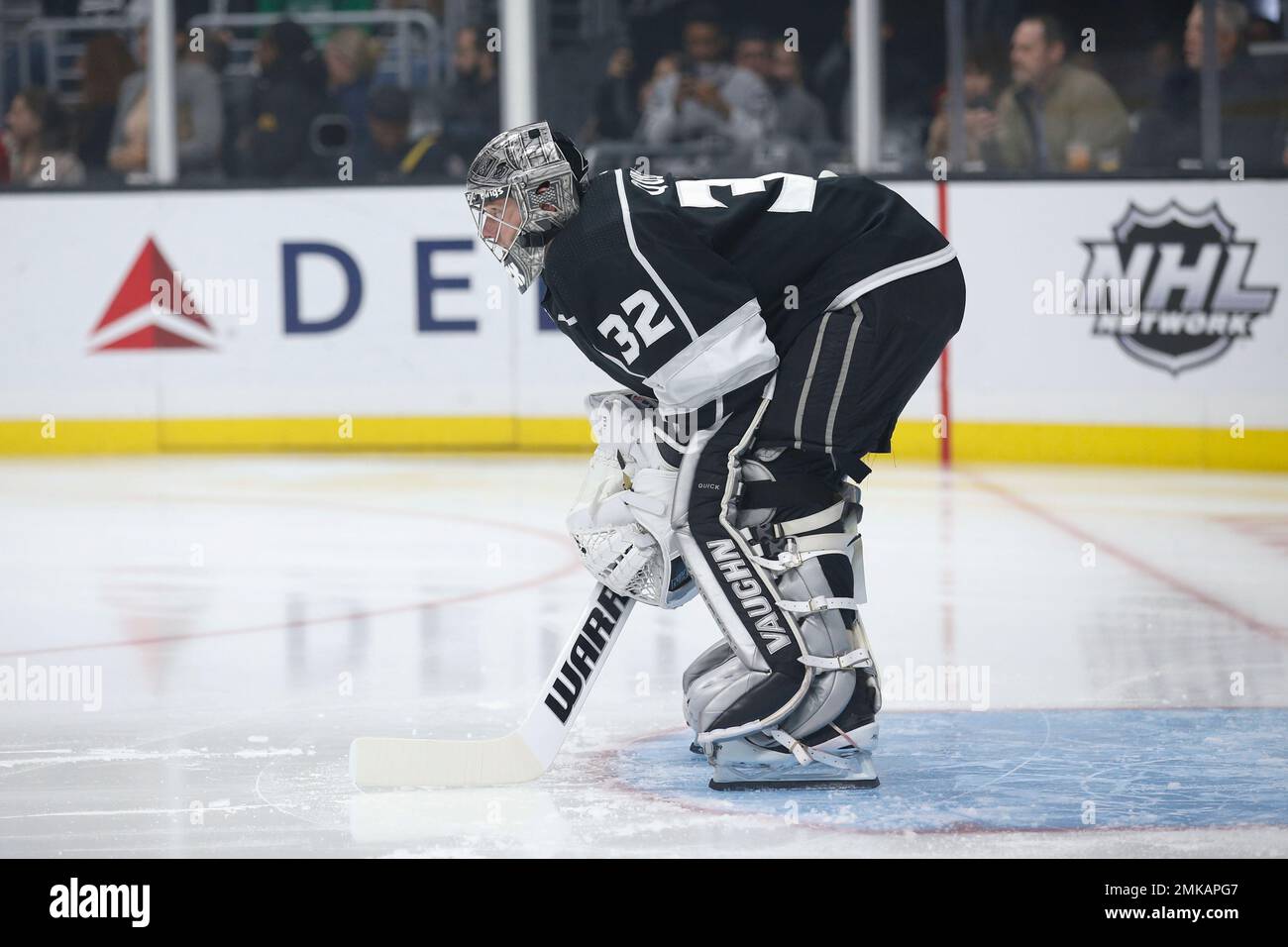 Los Angeles Kings goalie Jonathan Quick (32) during the NHL game between the  Los Angeles Kings and the Carolina Hurricanes at the PNC Arena Stock Photo  - Alamy