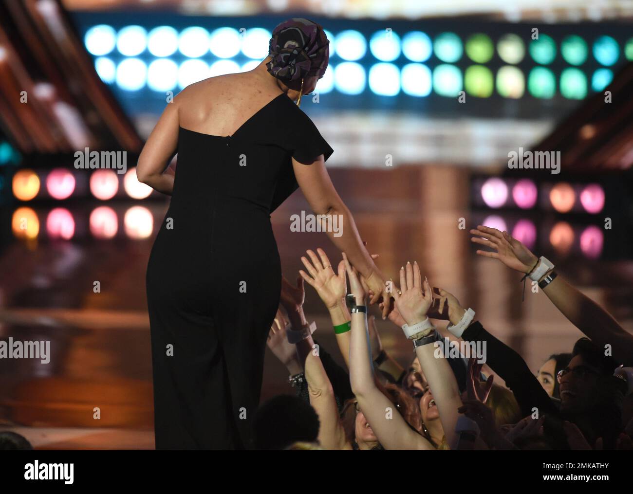 Alicia Keys Greets Fans In The Audience After Accepting The Music