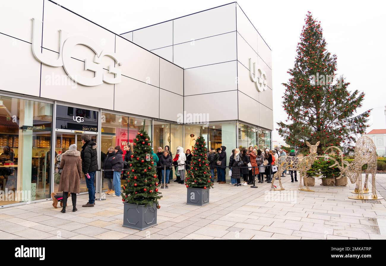 Vienna, Austria - December 10, 2022: The queue for the Christmas sale at  the UGG store Stock Photo - Alamy