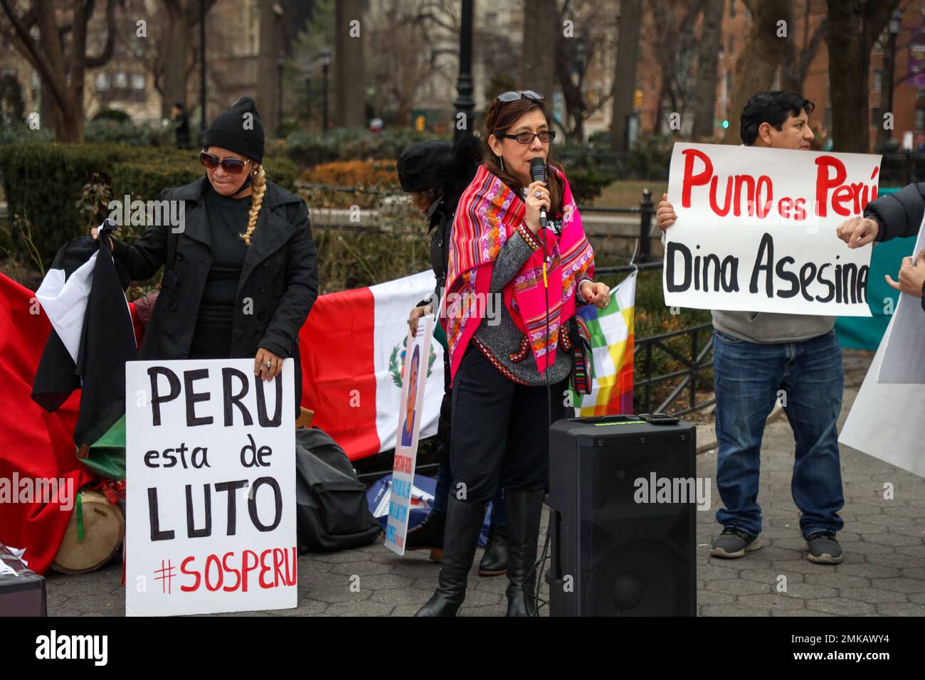Protesters during an act against violence in the protests in Peru in recent days, in Union Square on the island of Manhattan in New York in the United States this Saturday, 28. Credit: Brazil Photo Press/Alamy Live News Stock Photo