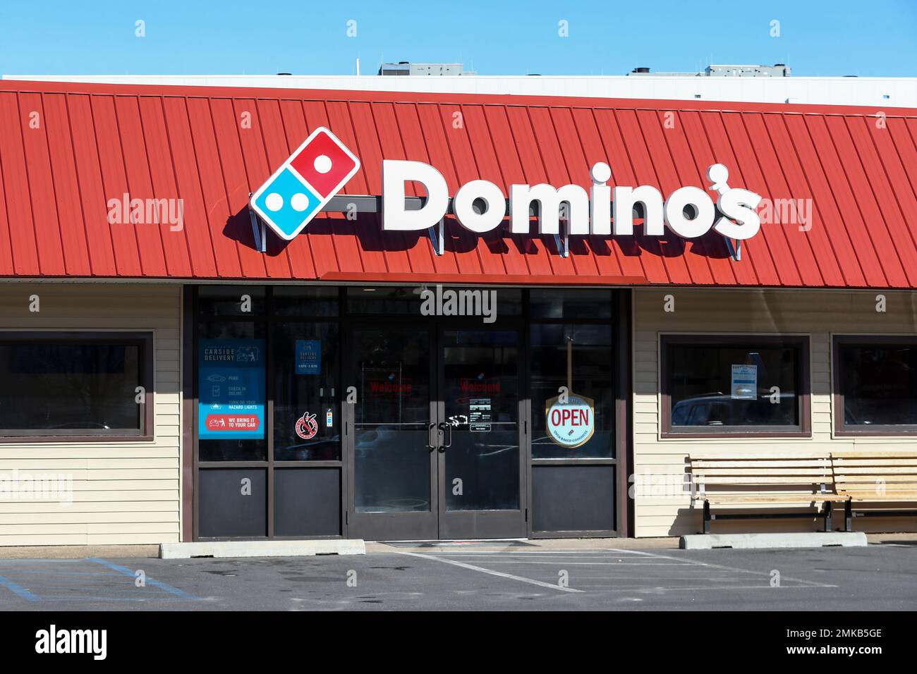 Dominos pizza logo hi-res stock photography and images - Alamy