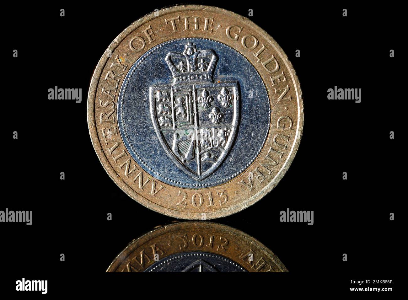 Reverse side of a 2013 UK £2 coin commemorating the anniversary of the Golden Guinea Stock Photo Reverse side of a 2013 UK £2 coin commemorating the anniversary of the Golden Guinea Stock Photo