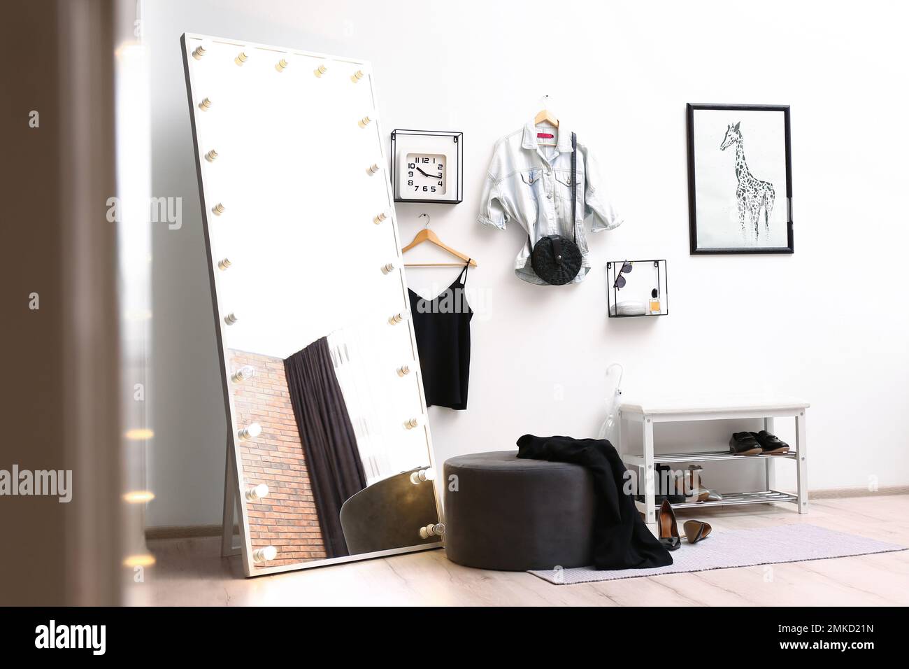 Dressing room mirror bulbs hires stock photography and images Alamy