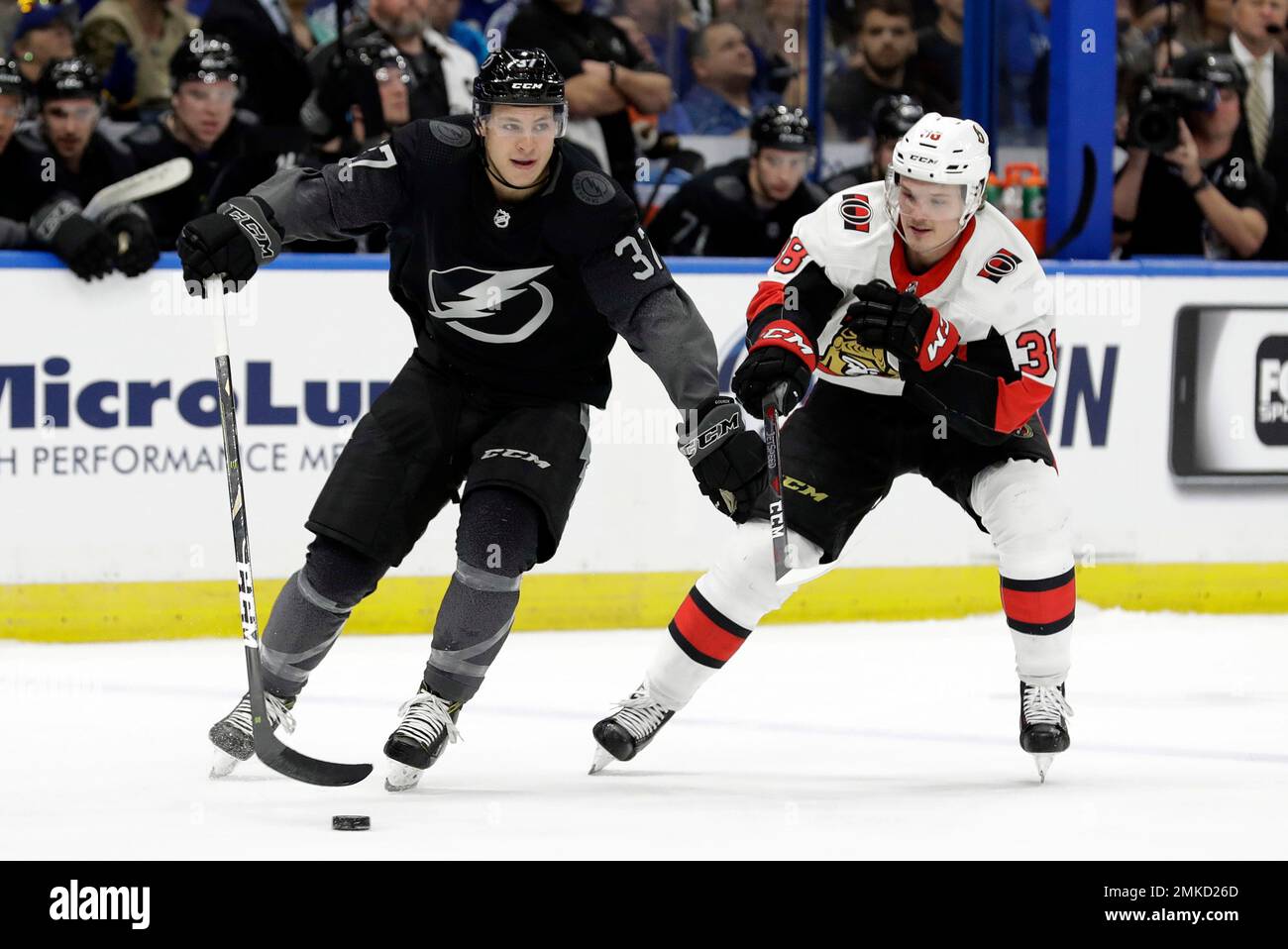 Tampa Bay Lightning center Yanni Gourde (37) gets around Ottawa