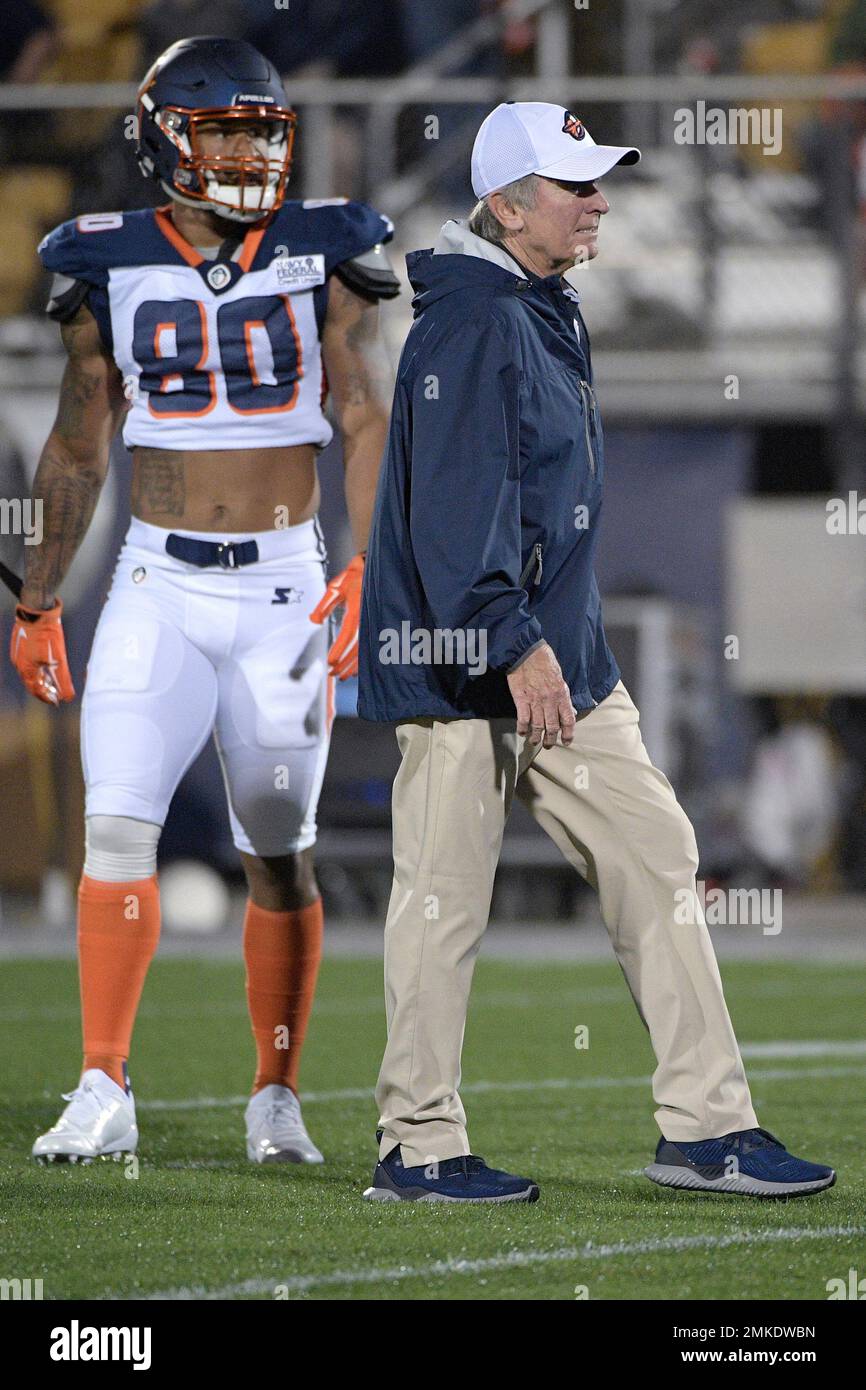 Orlando Apollos head coach Steve Spurrier, right, leads warmups before an  AAF football game against the Atlanta Legends Saturday, Feb. 9, 2019, in  Orlando, Fla. (AP Photo/Phelan M. Ebenhack Stock Photo - Alamy