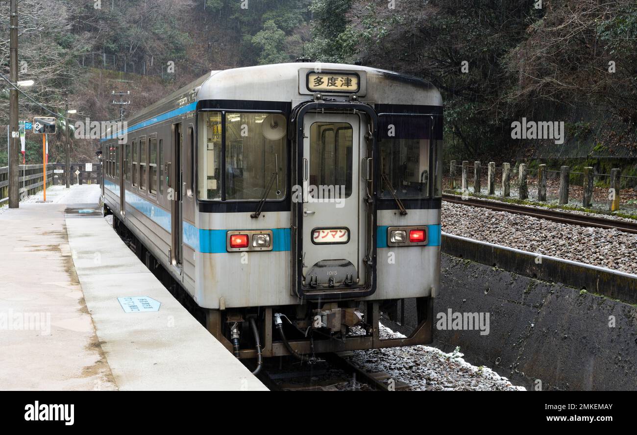 A JR Shikoku 1000 Series One Man train at Tsubojiri Station in Miyoshi, Tokushima Prefecture, Japan. Stock Photo