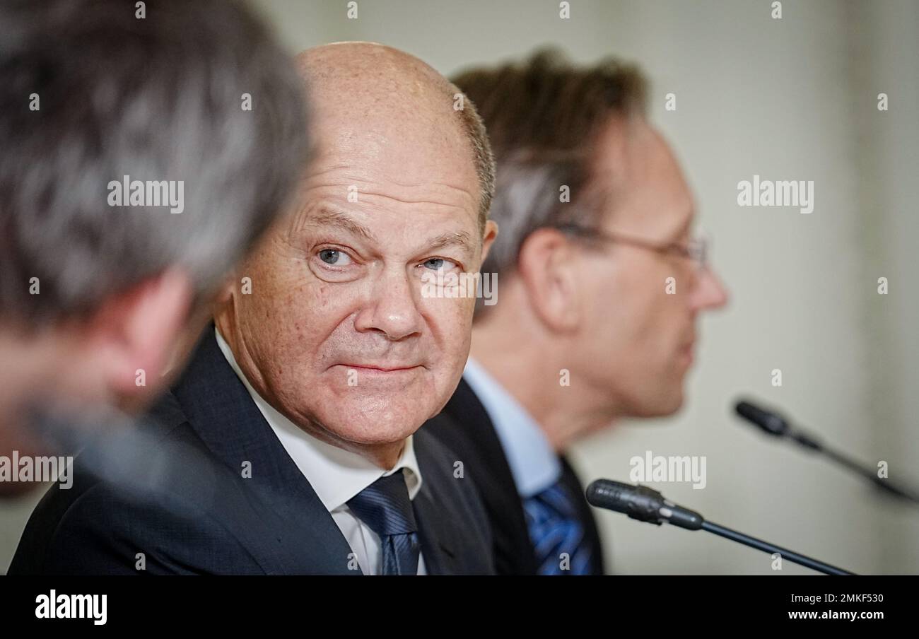 Buenos Aires, Argentina. 28th Jan, 2023. German Chancellor Olaf Scholz (M, SPD) sits next to Jörg Kukies (r), economic policy advisor to the chancellor, during the meeting with the president of Argentina. Scholz is visiting Argentina first and then Chile and Brazil on his Latin America trip. The aim of the trip is to strengthen cooperation with Latin America in competition with Russia and China. Credit: Kay Nietfeld/dpa/Alamy Live News Stock Photo