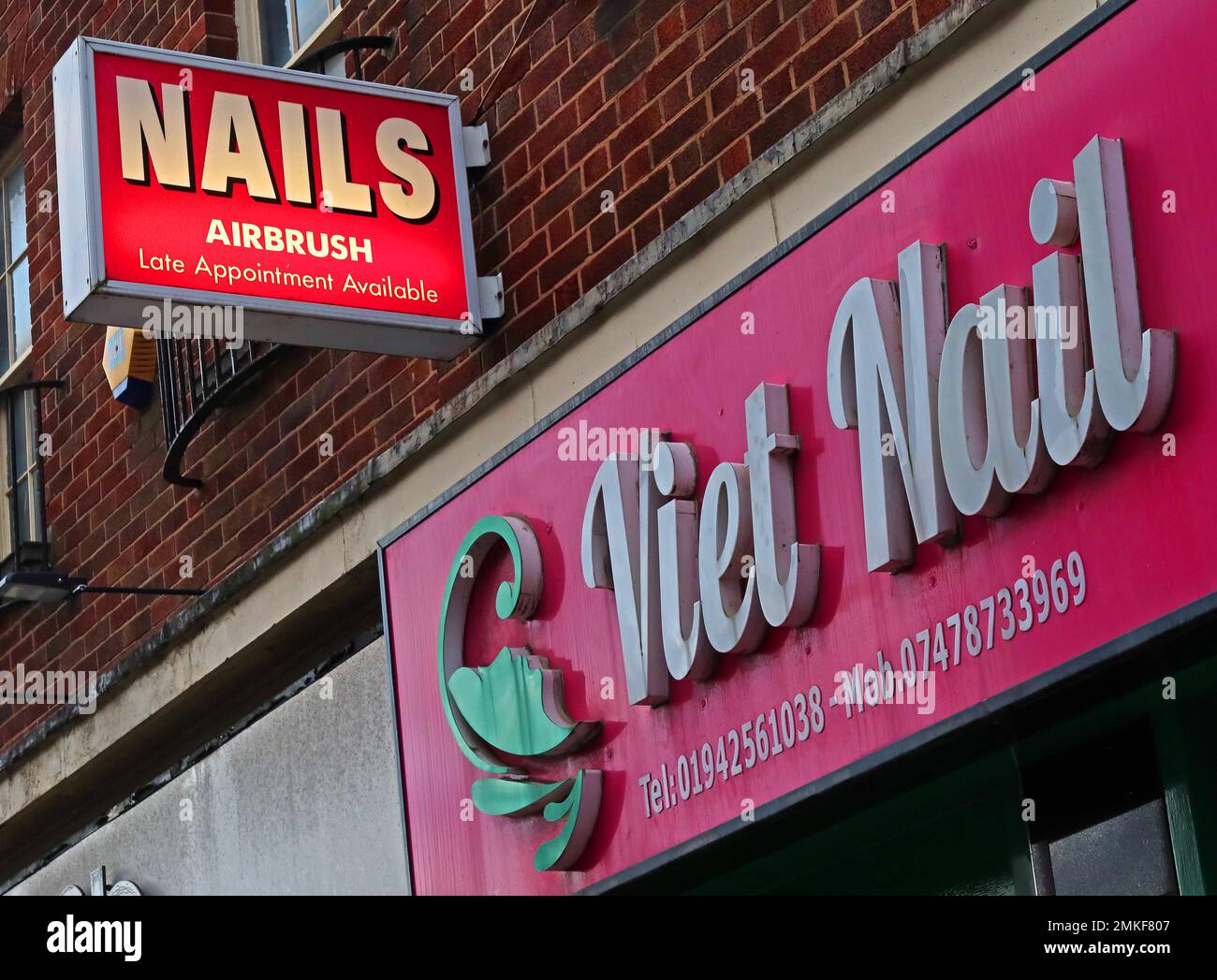 High street Nail Bar - Nails Airbrush - Viet Nail - Wigan, Lancs Stock Photo