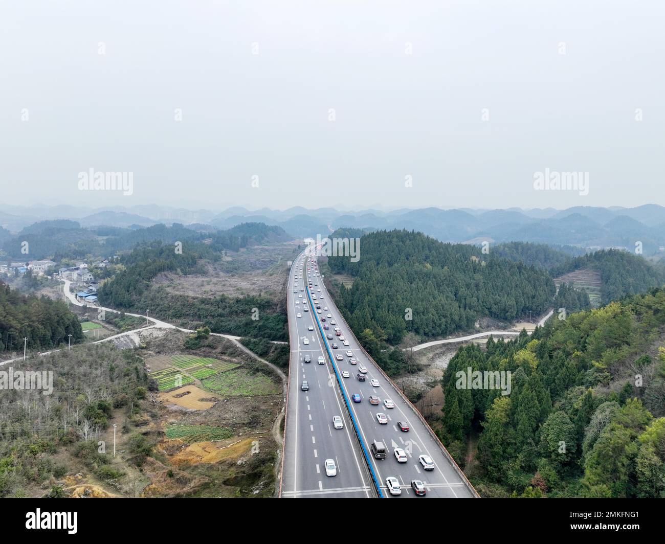 Aerial photo shows the return vehicles on Hangzhou-Ruili Expressway in ...