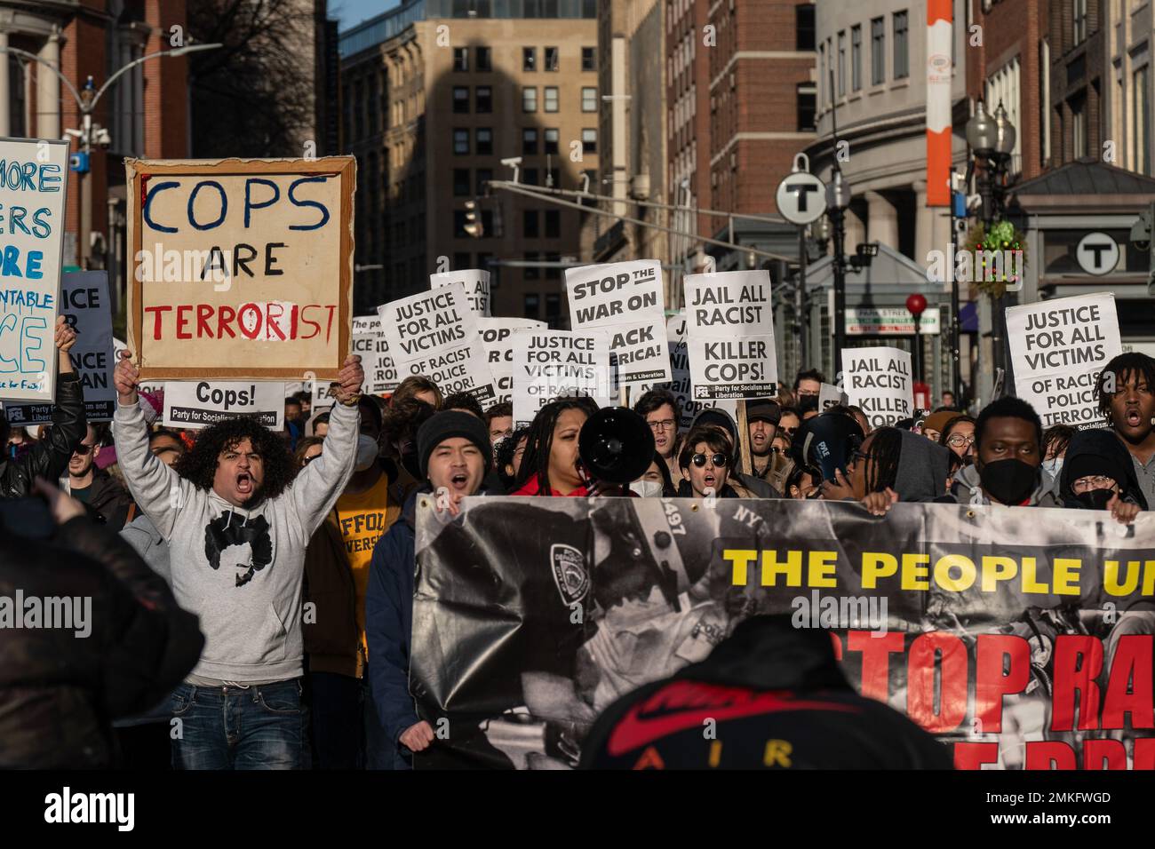 Boston, Massachusetts, USA. 28th Jan, 2023. Protesters march with placards and a banner saying ''The People United Will Stop Racist Police Brutality'' through Downtown Boston during the demonstration. Protesters in Boston held a rally following the release of the video which showed the police beating of Tyre Nichols, nearly 100 rally goers met in the Boston Common to listen to speakers and activist from the community. Later, the rally moved to the street marching around Downtown Boston. (Credit Image: © Vincent Ricci/SOPA Images via ZUMA Press Wire) EDITORIAL USAGE ONLY! Not for Co Stock Photo