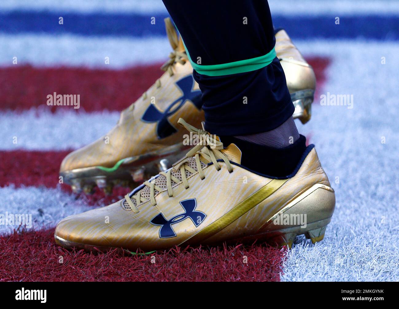 helemaal Op maat Armoedig FILE- In this Dec. 10, 2017, file photo Jacksonville Jaguars running back  T.J. Yeldon warms up wearing Under Armour cleats before an NFL football  game against the Seattle Seahawks in Jacksonville, Fla.