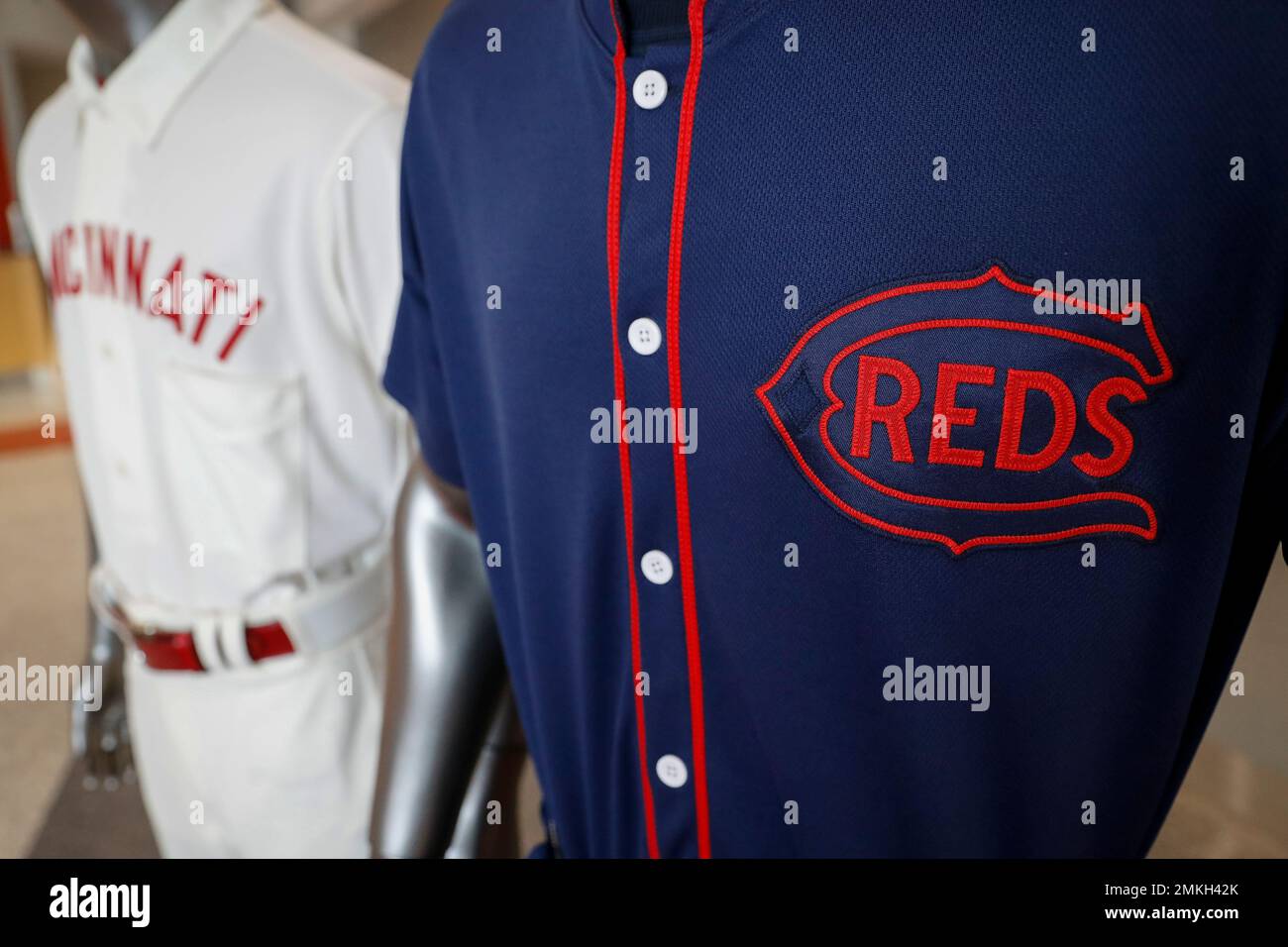 2019 reds throwback uniforms