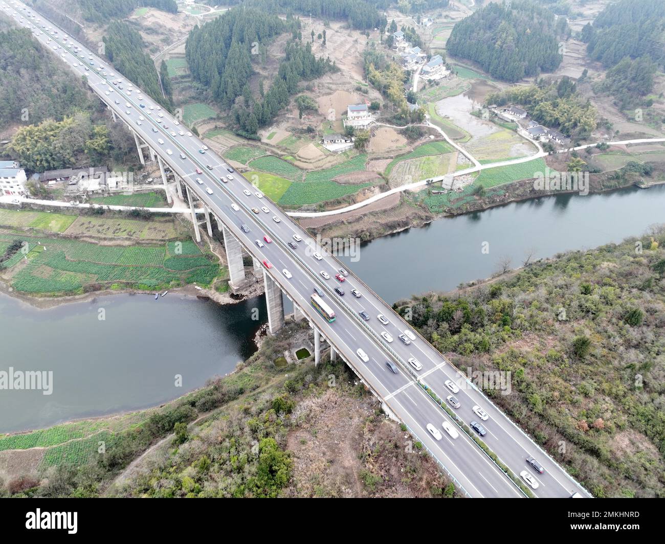 Aerial photo shows the return vehicles on Hangzhou-Ruili Expressway in ...