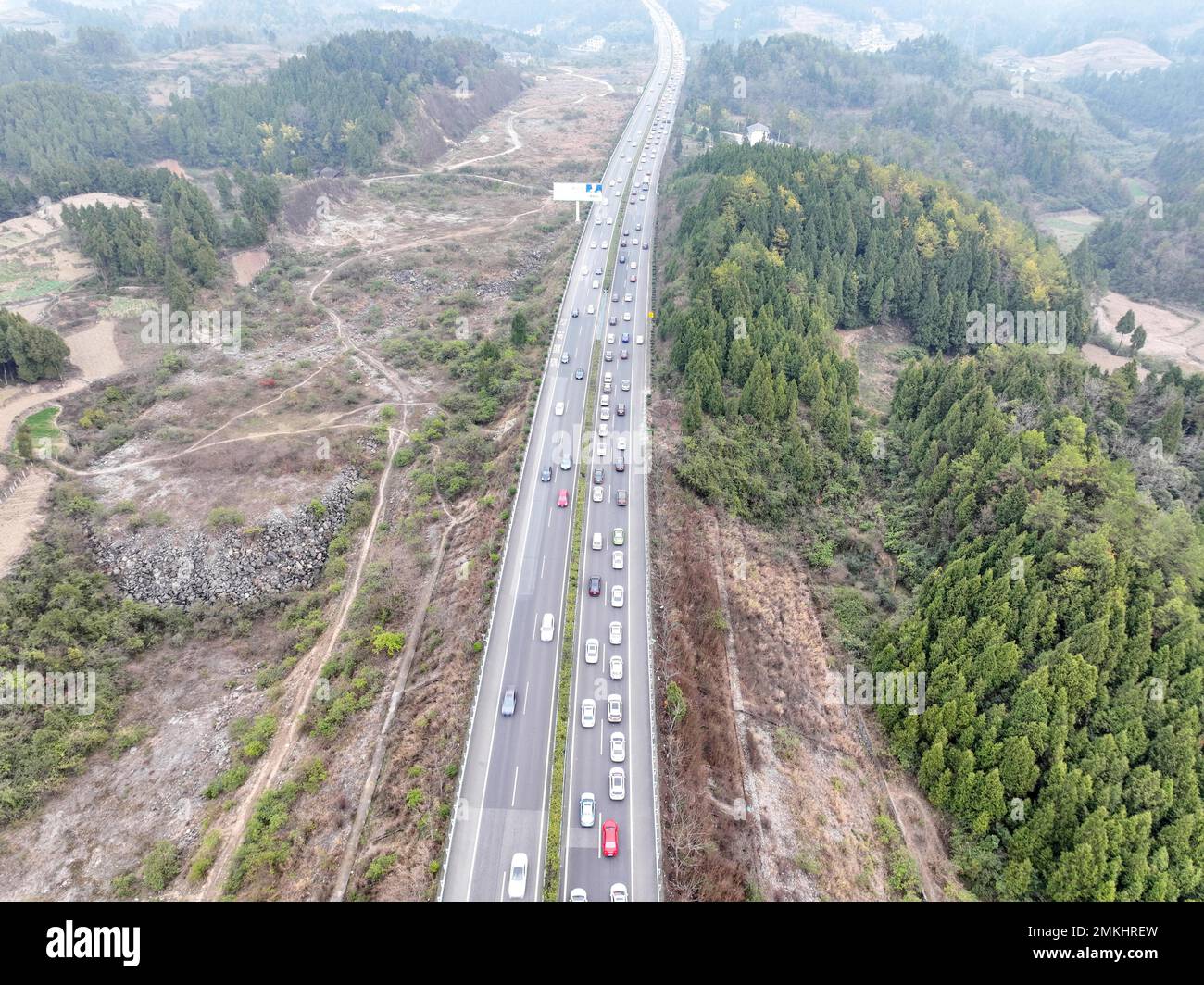 Aerial photo shows the return vehicles on Hangzhou-Ruili Expressway in ...