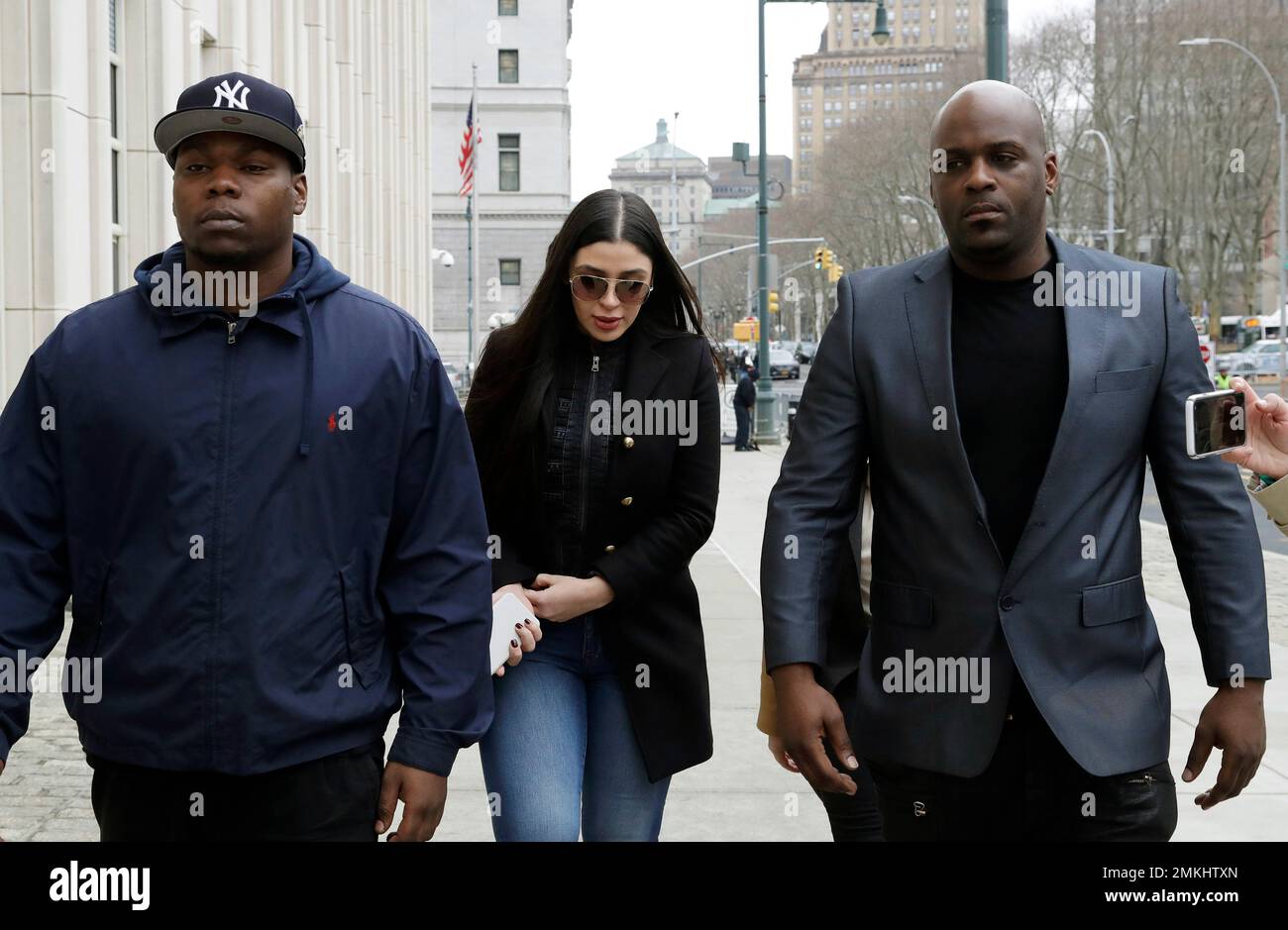 Emma Coronel Aispuro Center Wife Of Joaquin El Chapo Guzman emma-coronel-aispuro-center-wife-of-joaquin-el-chapo-guzman