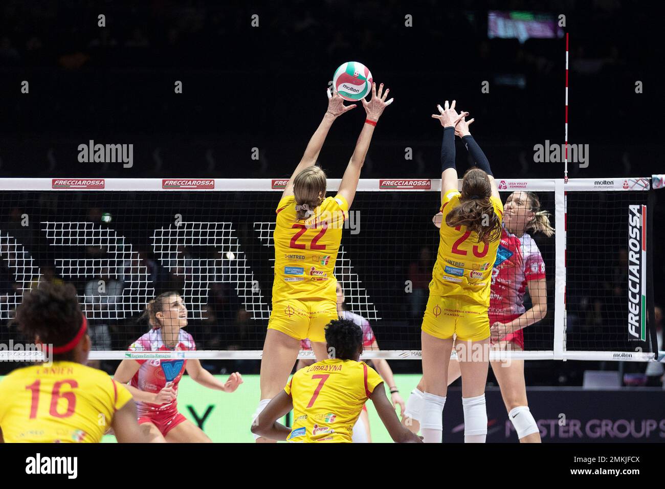Spike over the block of Jordan Larson (Vero Volley Milano Stock Photo ...