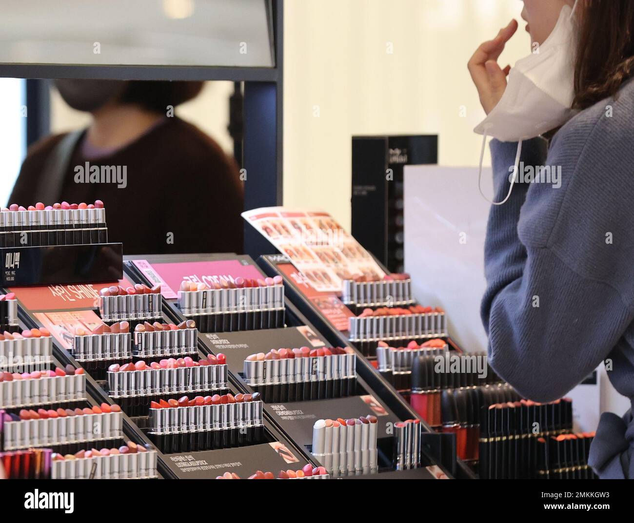 29th Jan, 2023. Cosmetic sales up on new mask mandate A shopper tries on makeup at a department