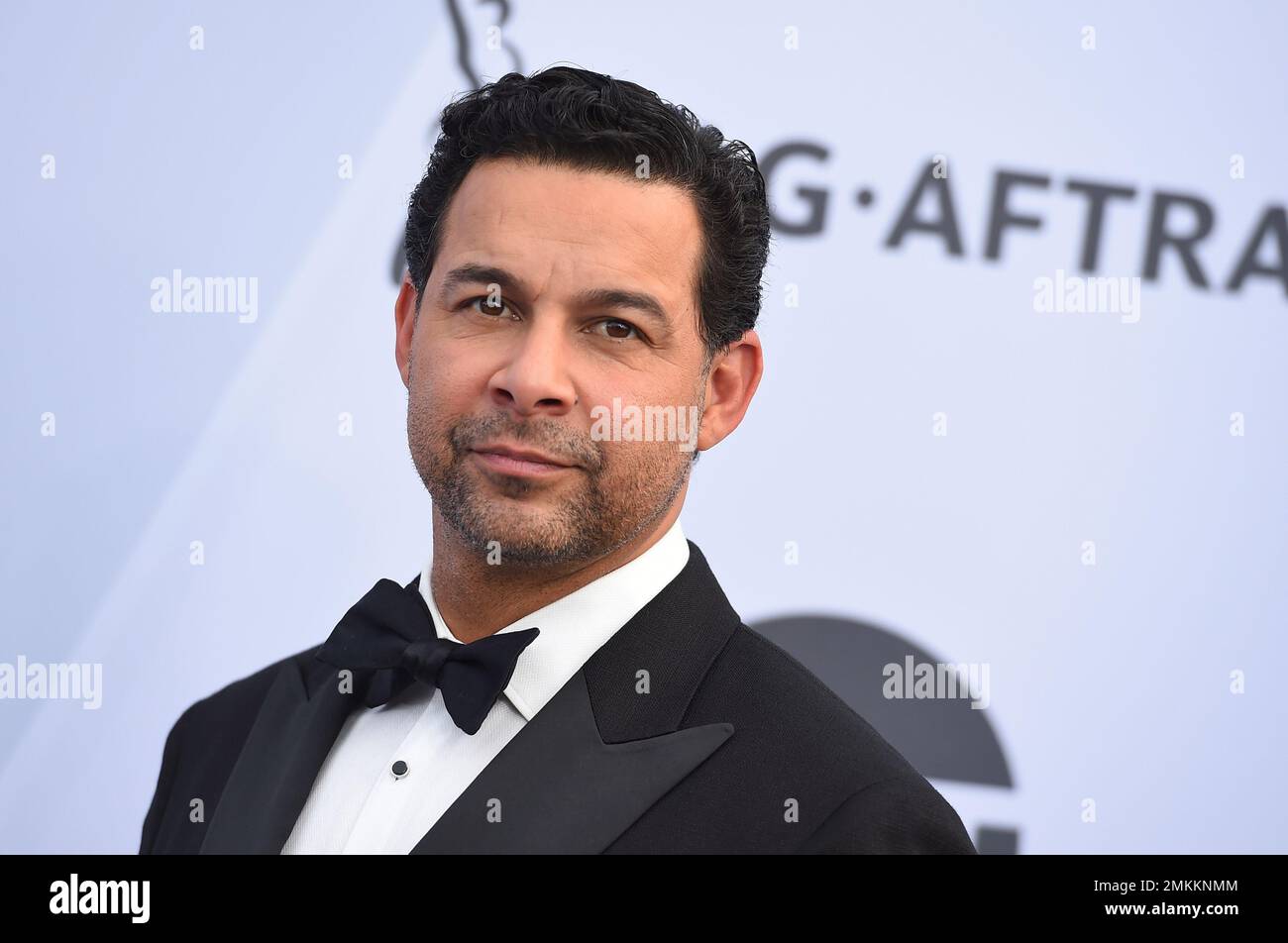 Jon Huertas arrives at the 25th annual Screen Actors Guild Awards at
