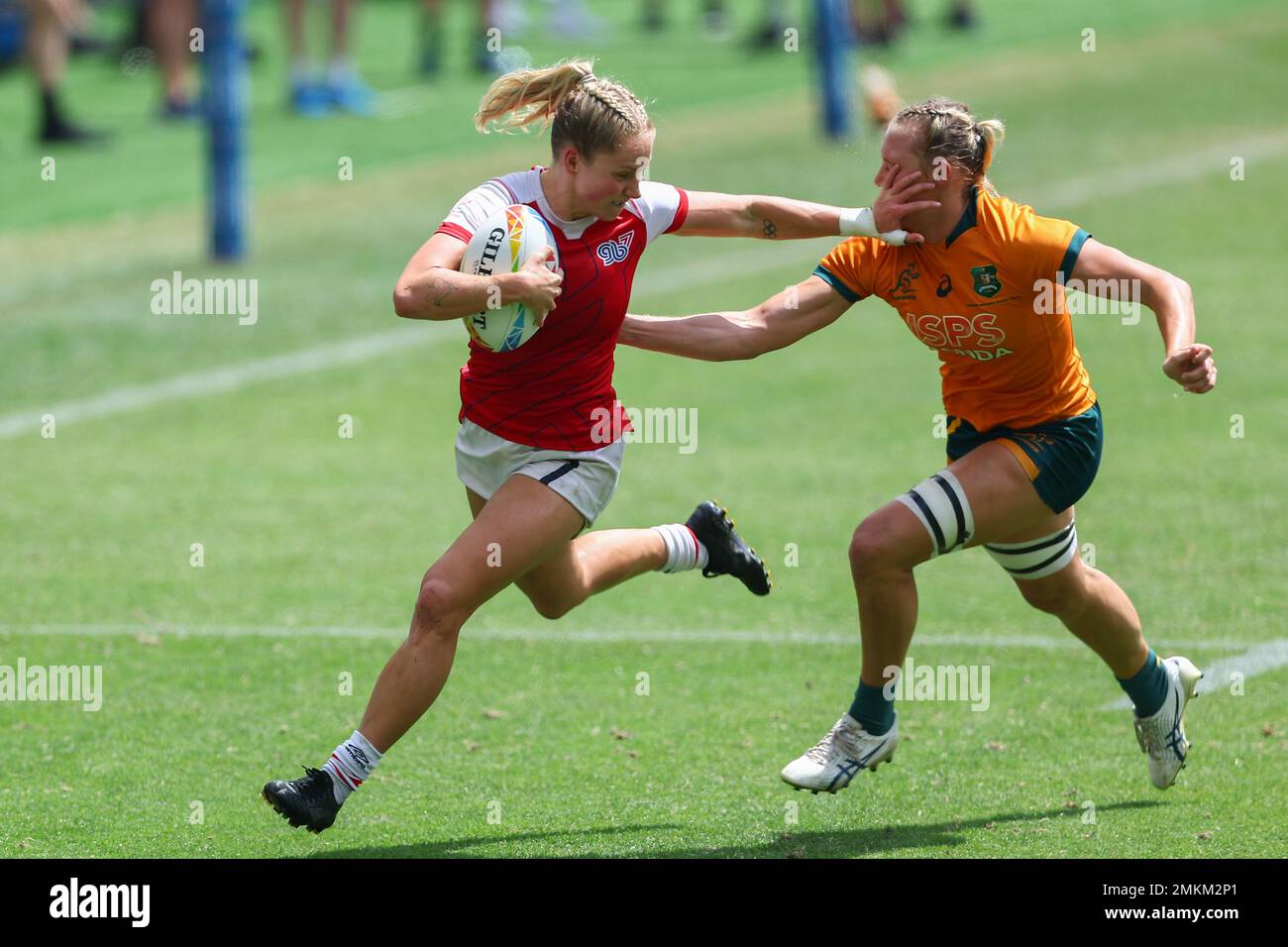 Sydney, Australia. 29th January 2023; Allianz Stadium, Sydney, NSW, Australia: HSBC Sydney Women's Rugby Sevens, Australia versus Great Britain; Emma Uren of Great Britain fends off Maddison Levi of Australia Credit: Action Plus Sports Images/Alamy Live News Stock Photo