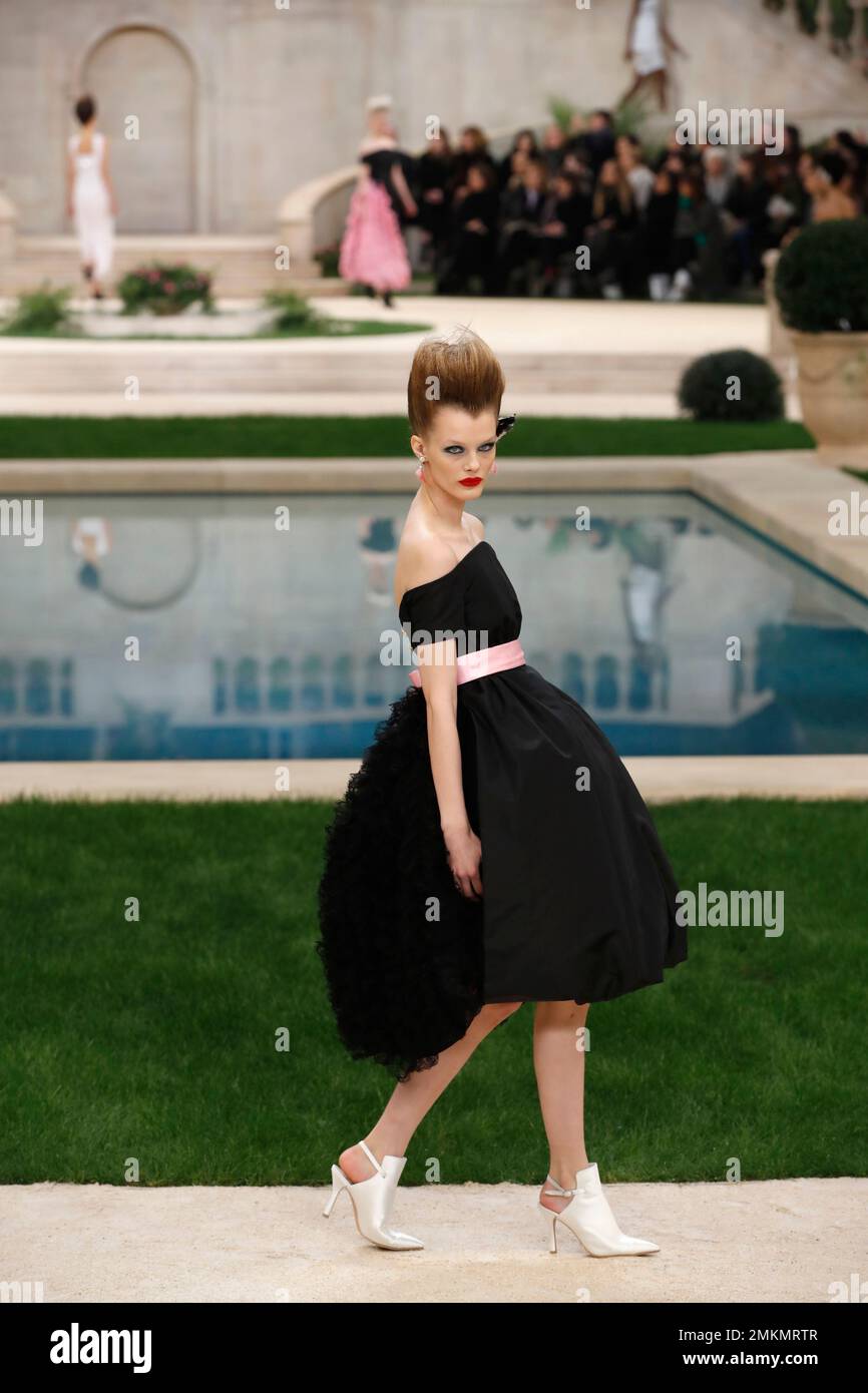A model wears a creation as part of the Chanel Haute Couture Spring-Summer  2023 collection presented in Paris, Tuesday, Jan. 24, 2023. (AP  Photo/Christophe Ena Stock Photo - Alamy