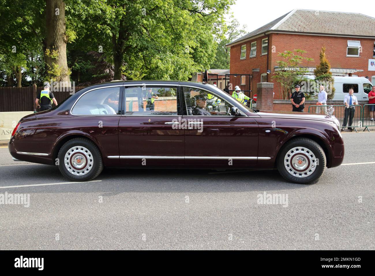 Bentley state limousine hi-res stock photography and images - Alamy