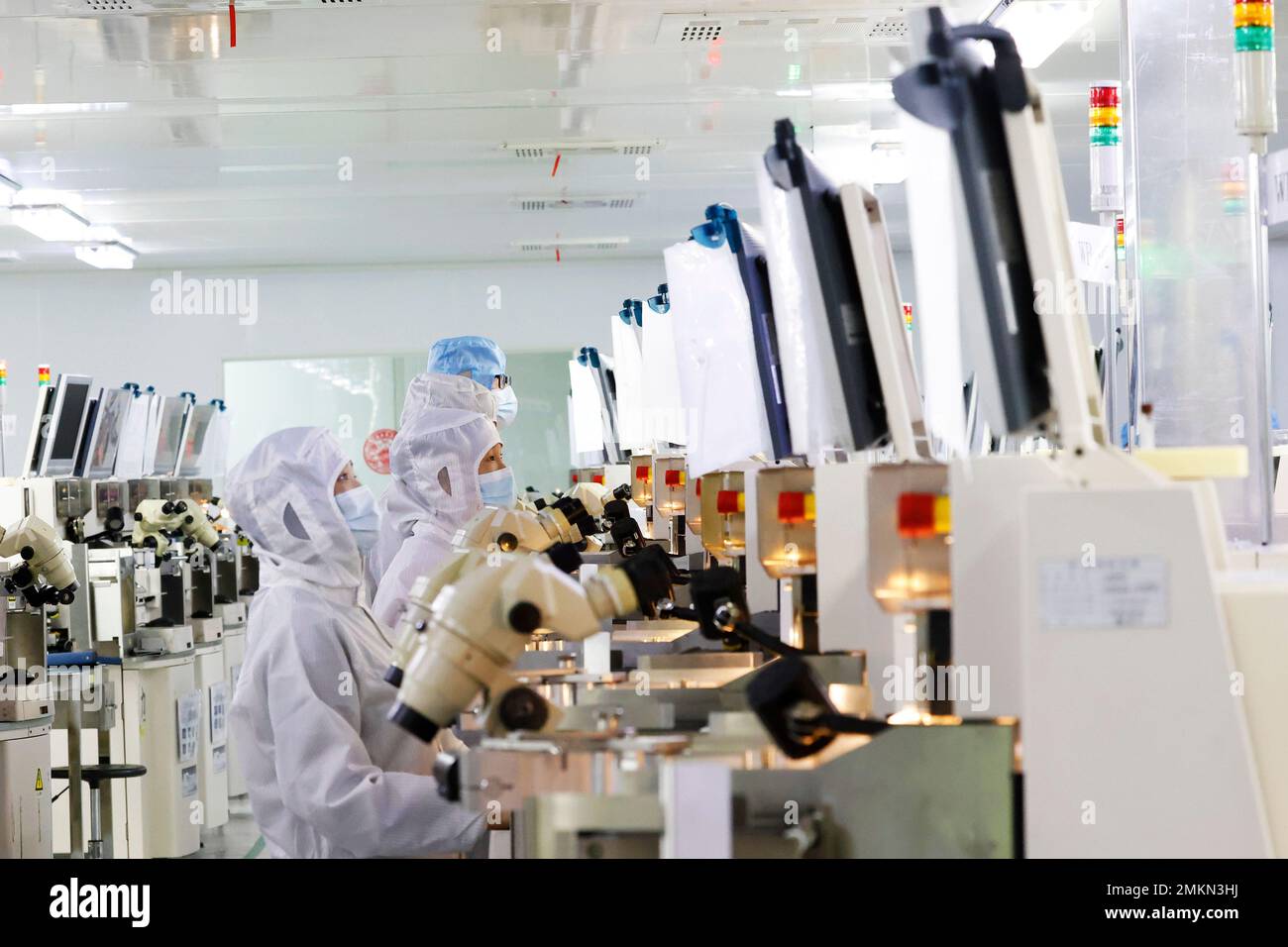 SUQIAN, CHINA - JANUARY 29, 2023 - Workers make electronic chips at a workshop in Suqian, East China's Jiangsu Province, Jan 29, 2023. (Photo by CFOTO/Sipa USA) Stock Photo