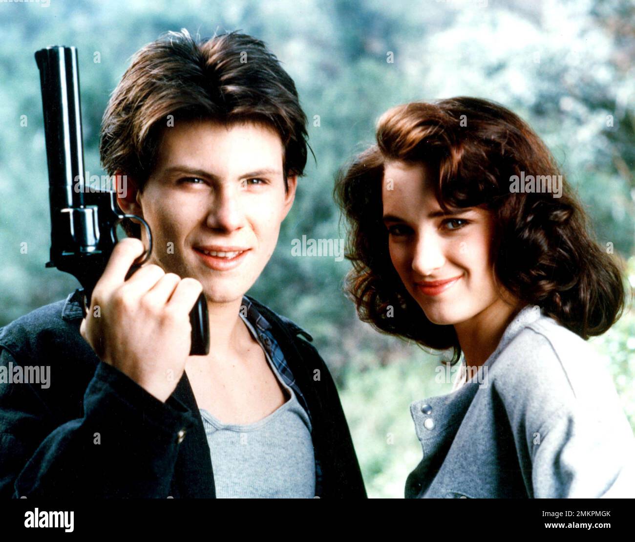 WINONA RYDER and CHRISTIAN SLATER in HEATHERS (1989), directed by MICHAEL LEHMANN. Credit: CINEMARQUE-NEW WORLD / Album Stock Photo